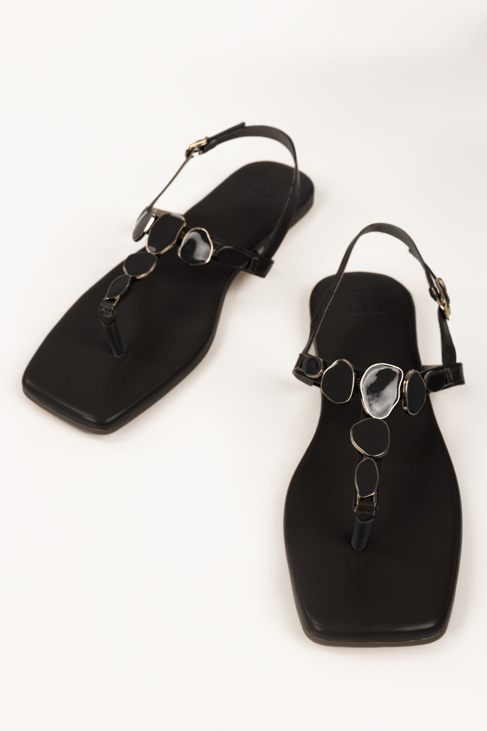 https://cdn.shopify.com/s/files/1/0706/3253/8159/files/467874-black-sandal-top1-ideas.jpg?v=1779690658