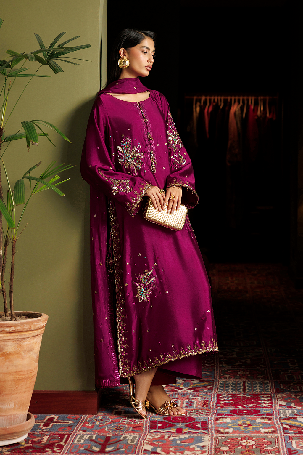UE-722 Embroidered Ramen Silk