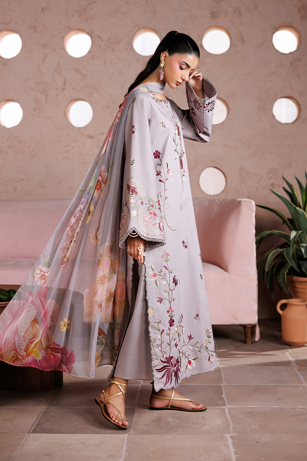UE-699 Embroidered Lawn
