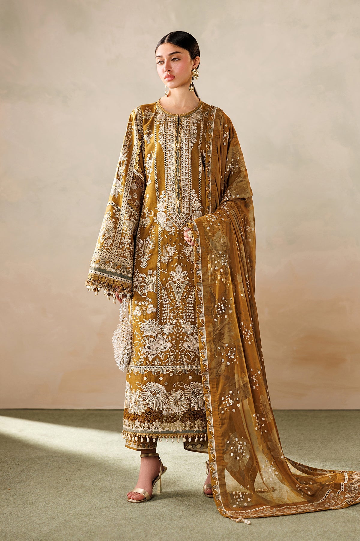 EMBROIDERED LAWN EL26-D07 STITCHED