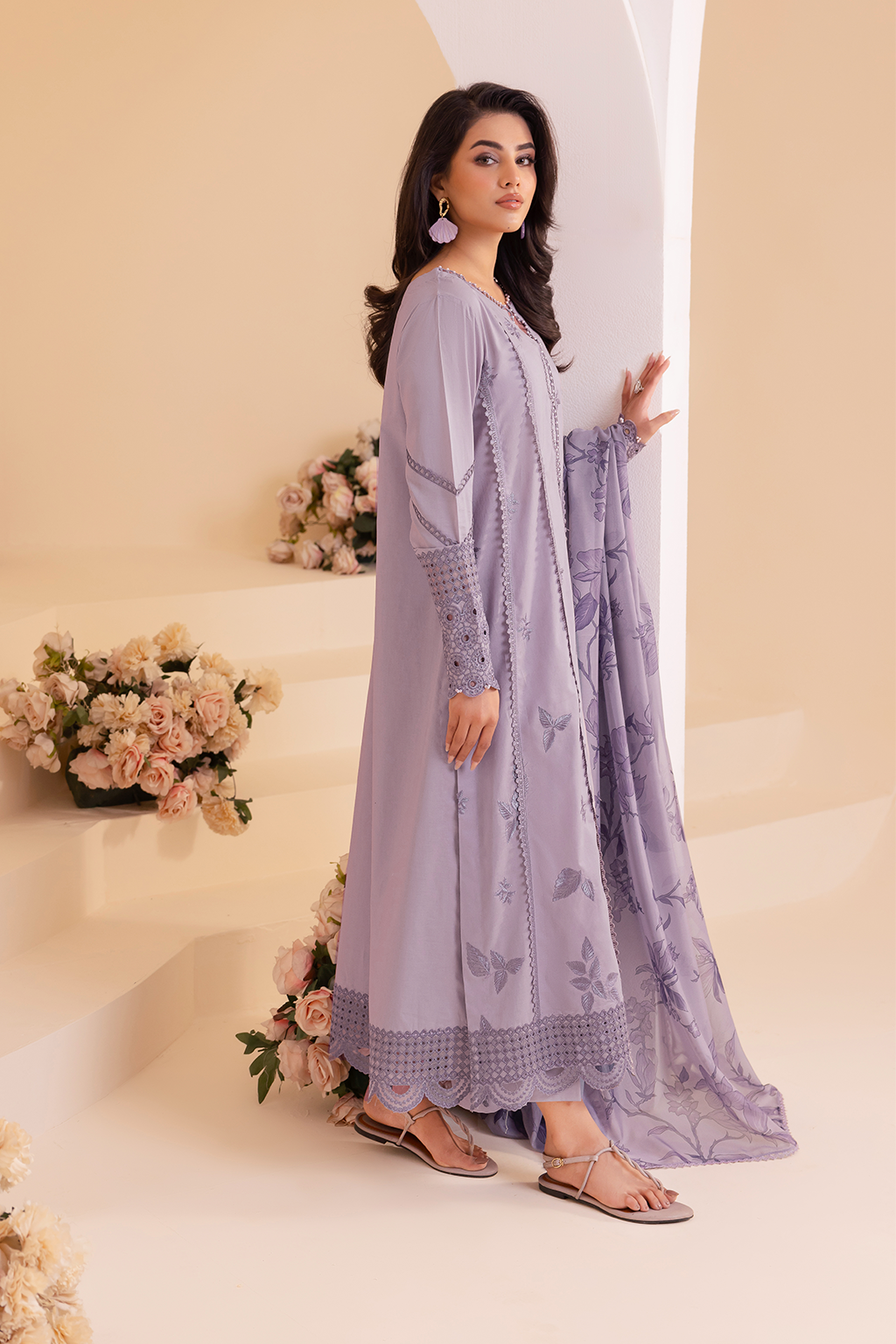 UE-252 Embroidered Lawn