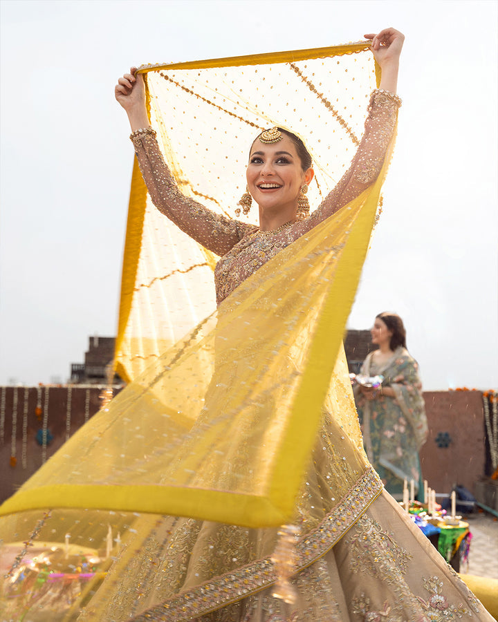 Faiza Saqlain – Mahveen Style
