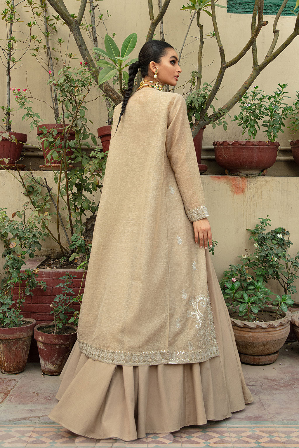 AG-19 (Gown)