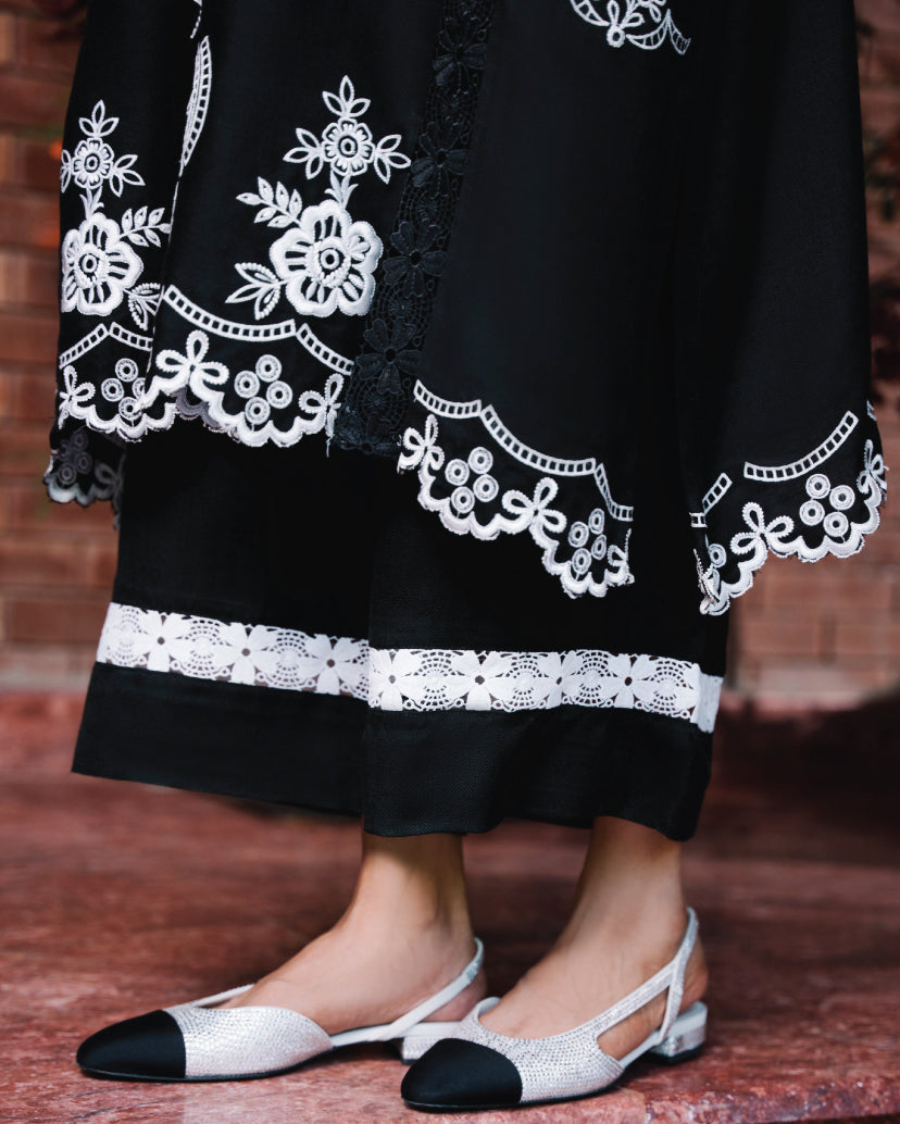 https://cdn.shopify.com/s/files/1/0643/9449/4197/files/4_ddaf23ac-e23c-4896-8267-1ba6dc6c403a.jpg?v=1733139595