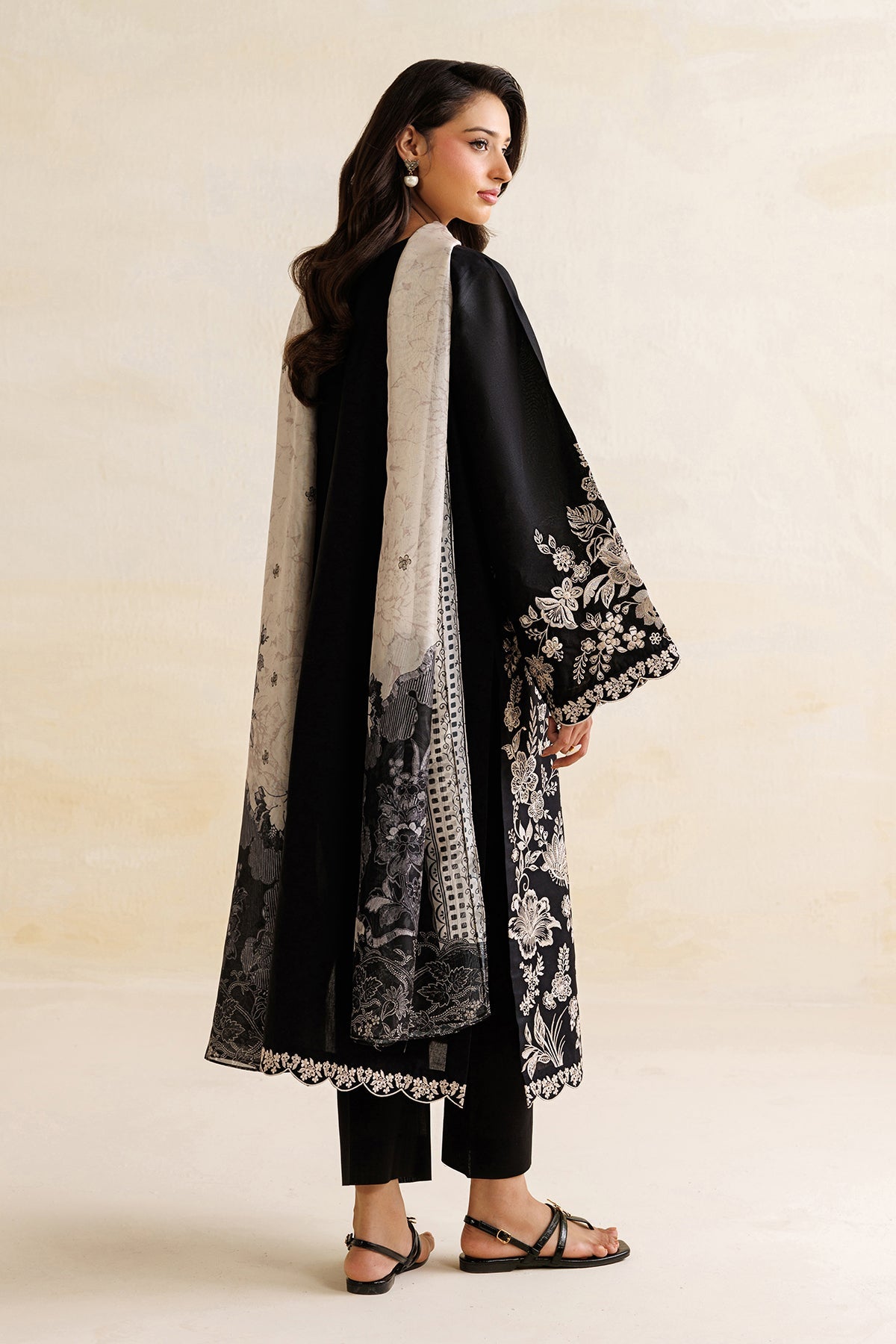 EMBROIDERED LAWN UF-4471