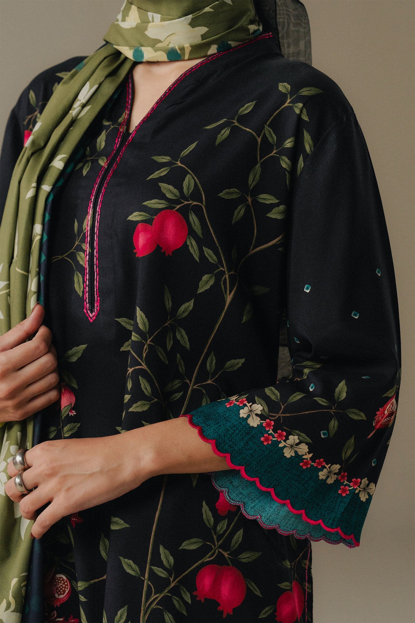 https://cdn.shopify.com/s/files/1/0886/3957/0230/files/4_2506968b-e8c7-44c7-a78e-458ad671323d.jpg?v=1763032608