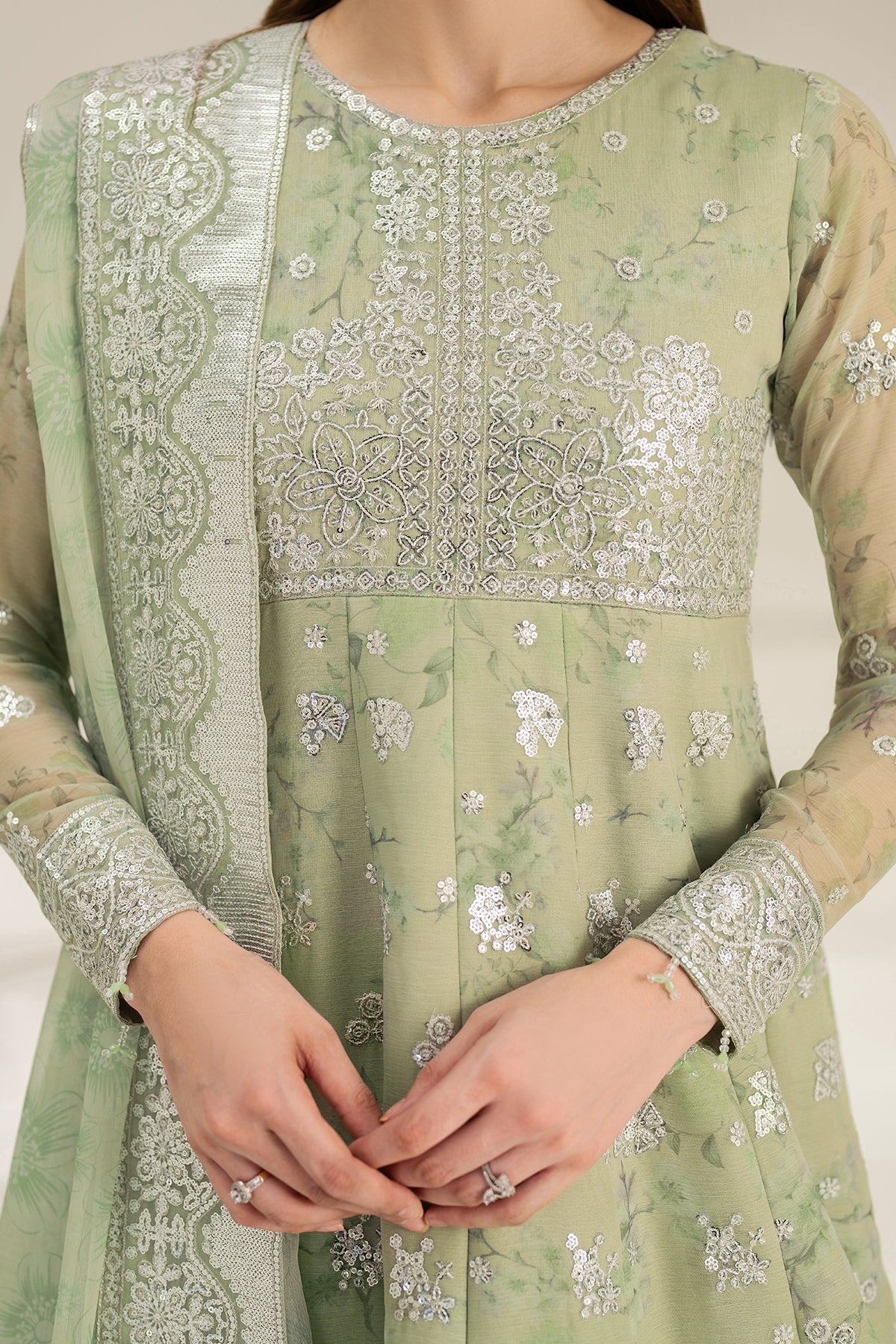 Farasha – Sage Sparkle Style