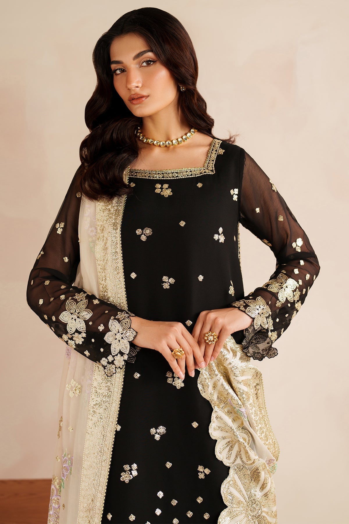 Farasha – Gold Shadow Style