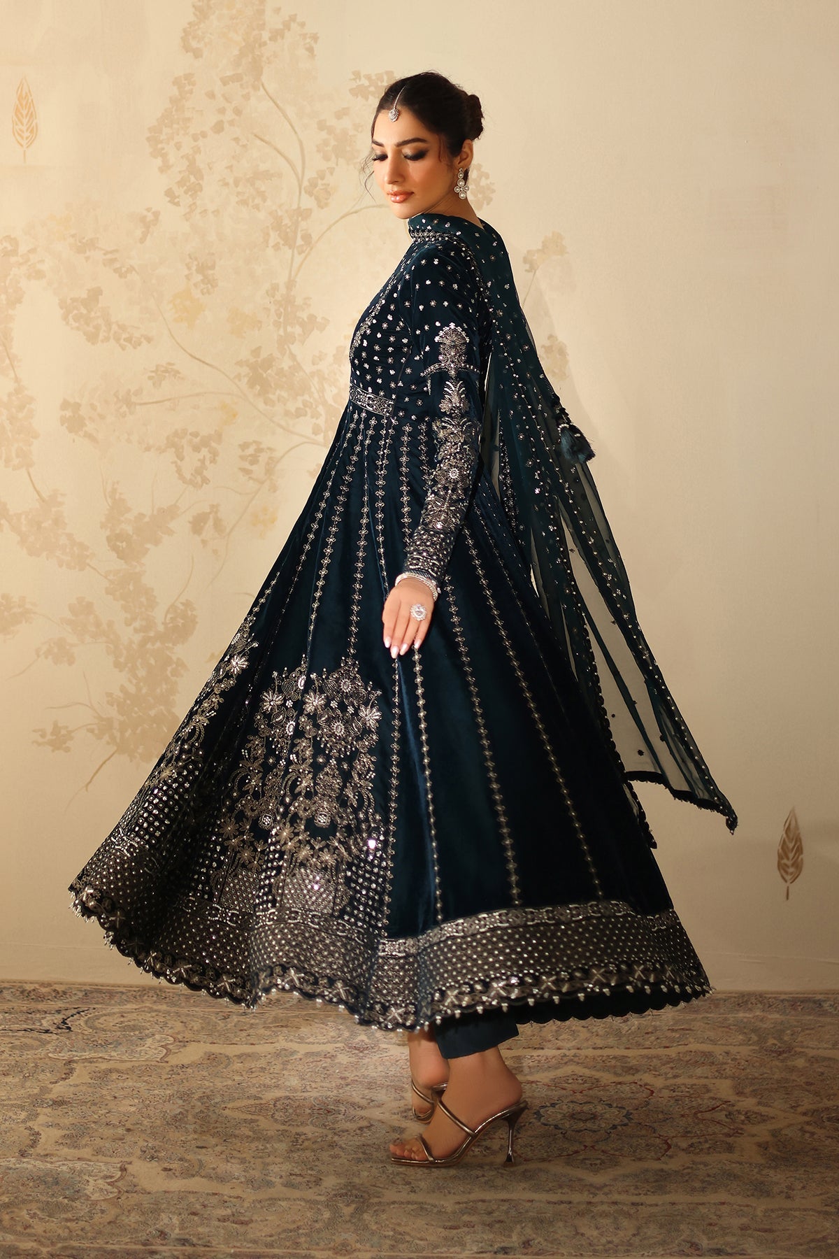 EMBROIDERED VELVET UF-4318