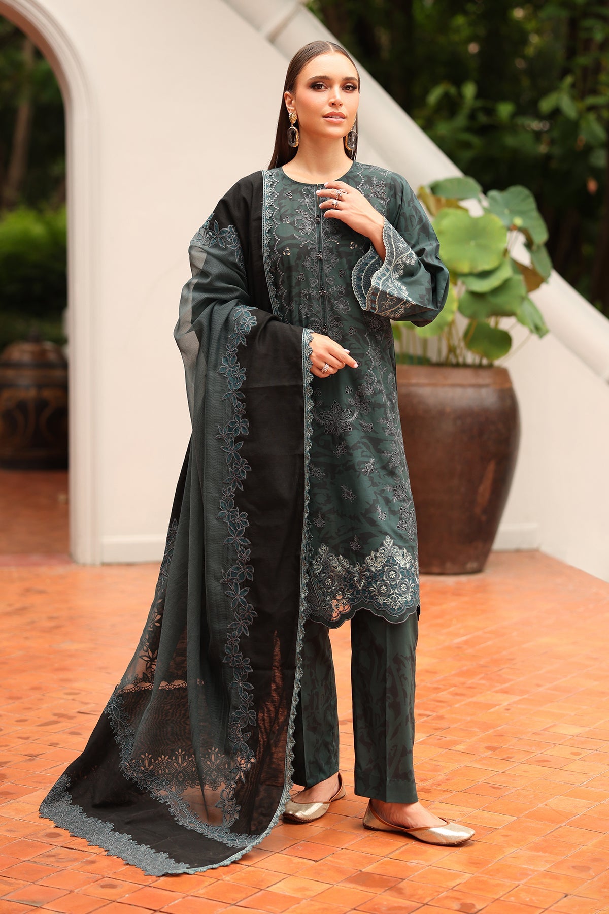 EMBROIDERED LAWN UF-4253