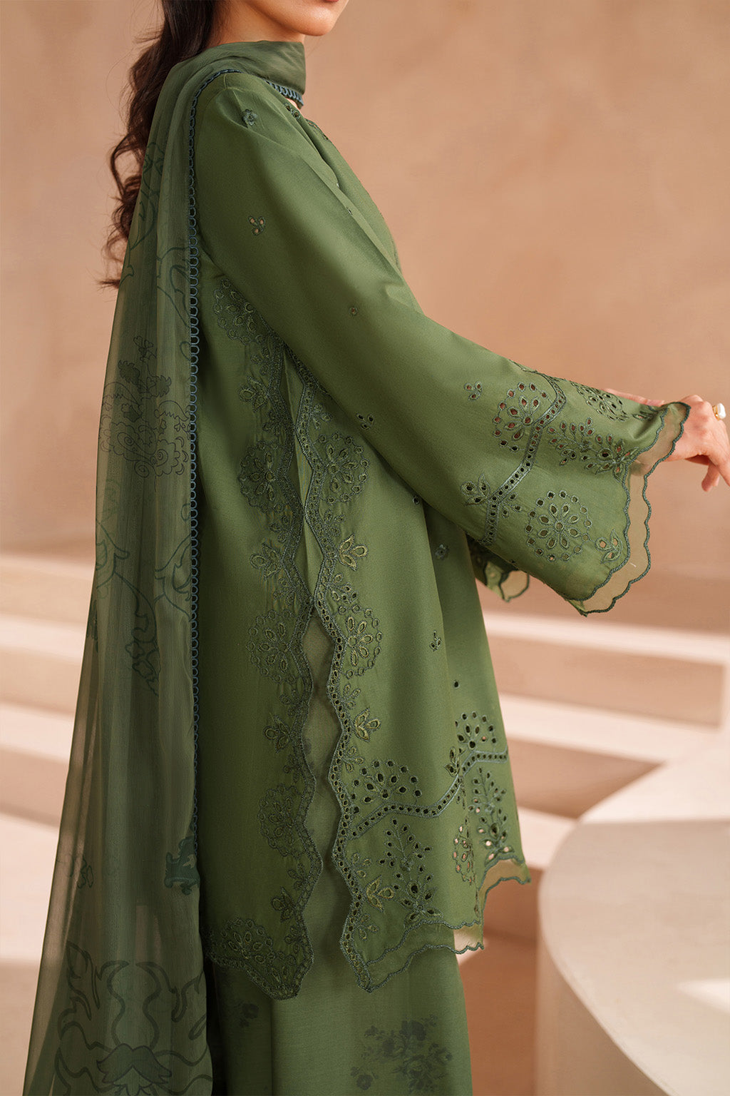 UE-603 Embroidered Lawn