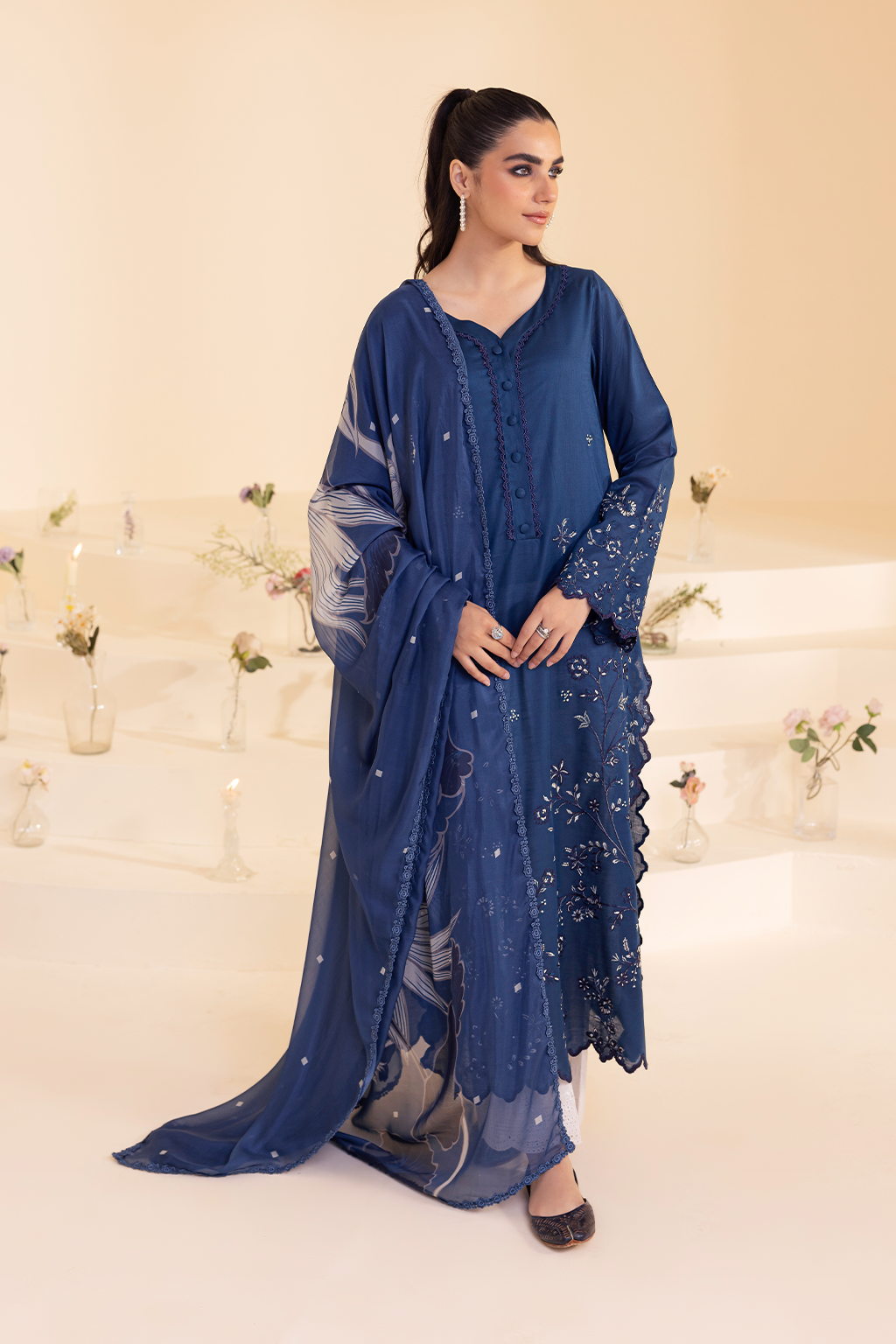 UE-260 Embroidered Lawn