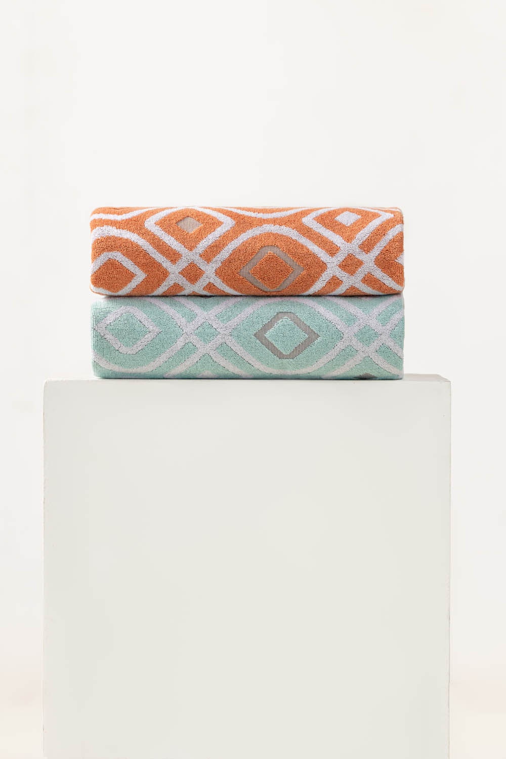 Assorted Combed Dyed Bath Towel - 500 Grm
