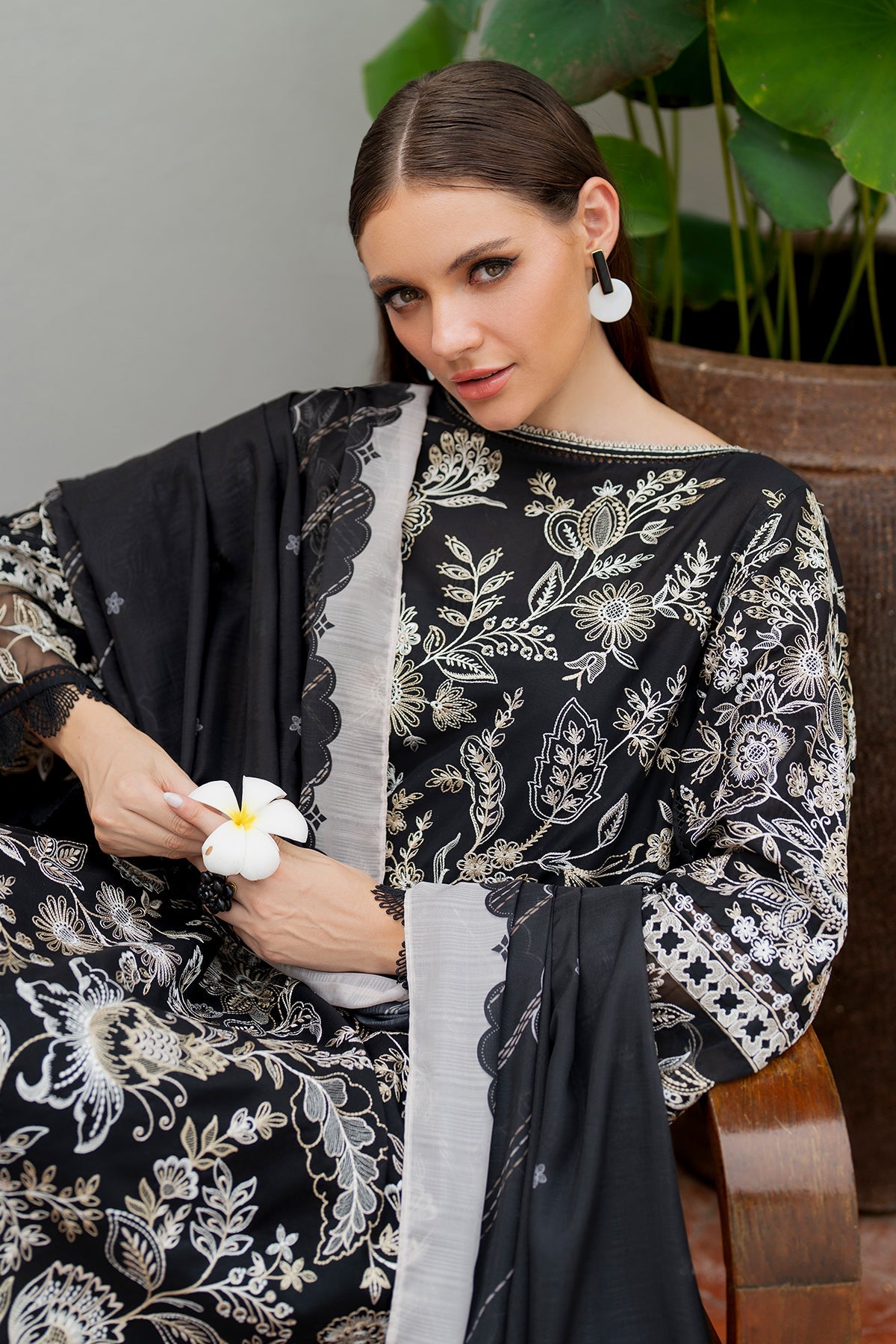 EMBROIDERED LAWN UF-4196