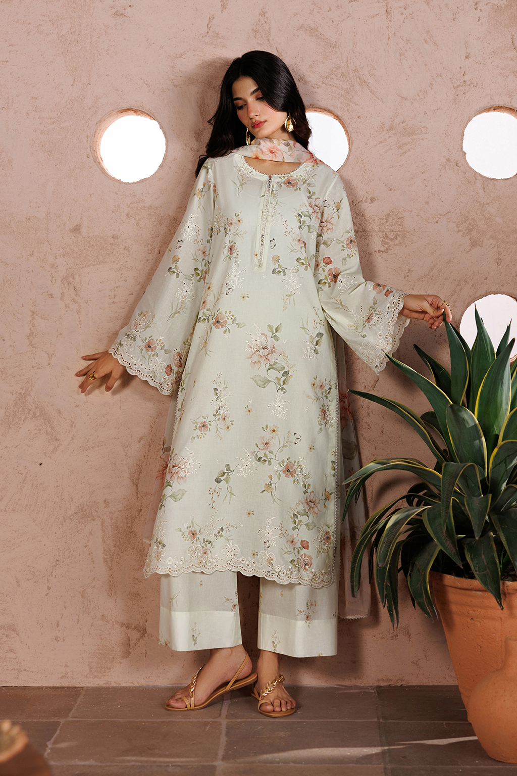 UE-708 Embroidered Lawn