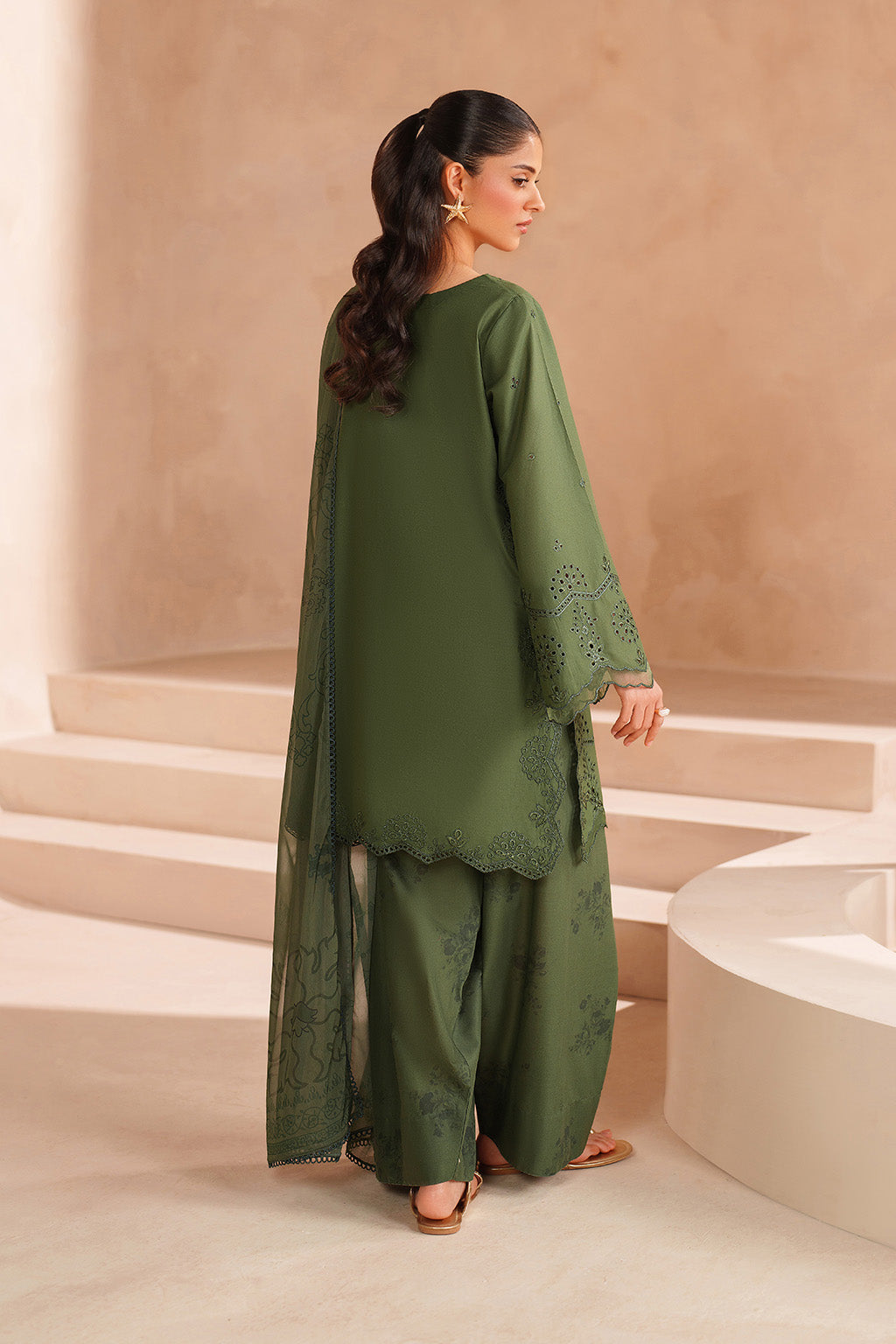 UE-603 Embroidered Lawn