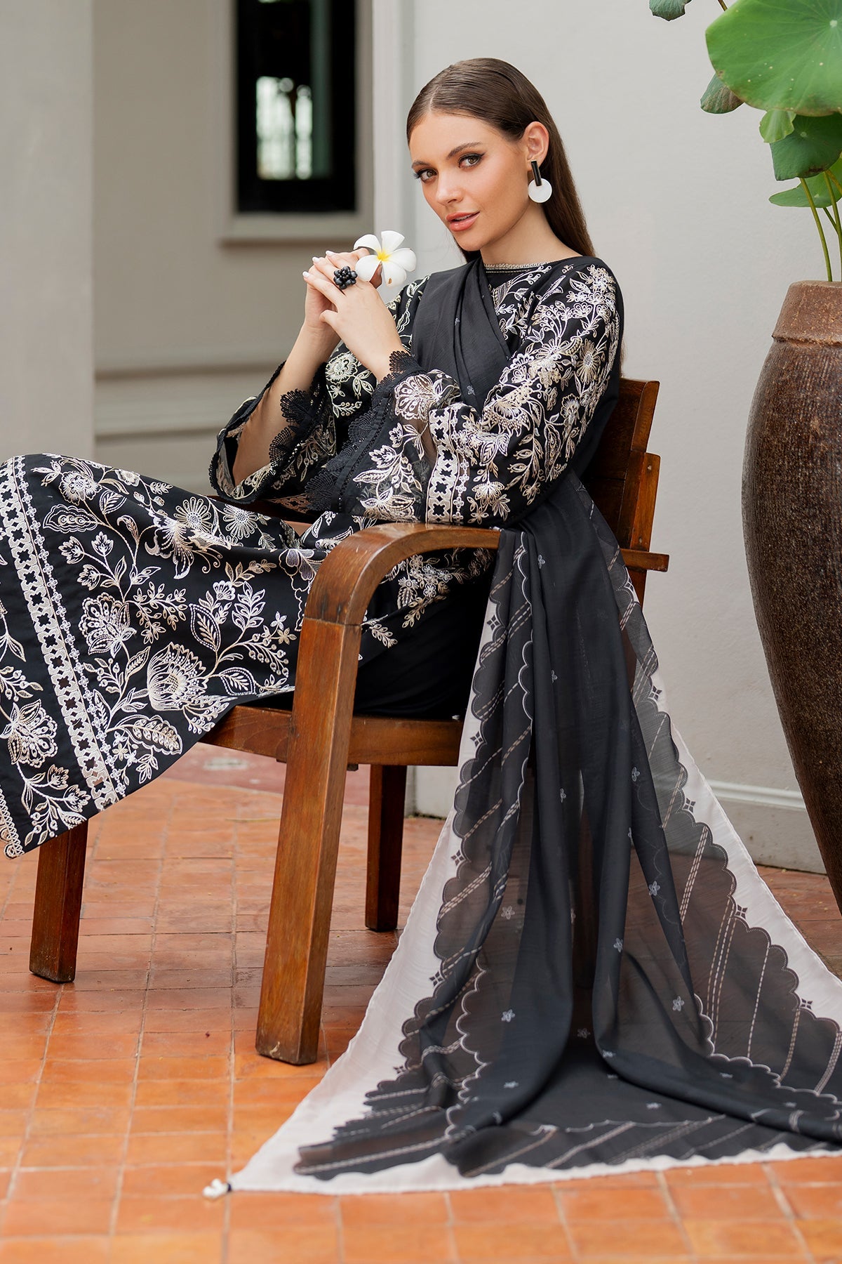 EMBROIDERED LAWN UF-4196