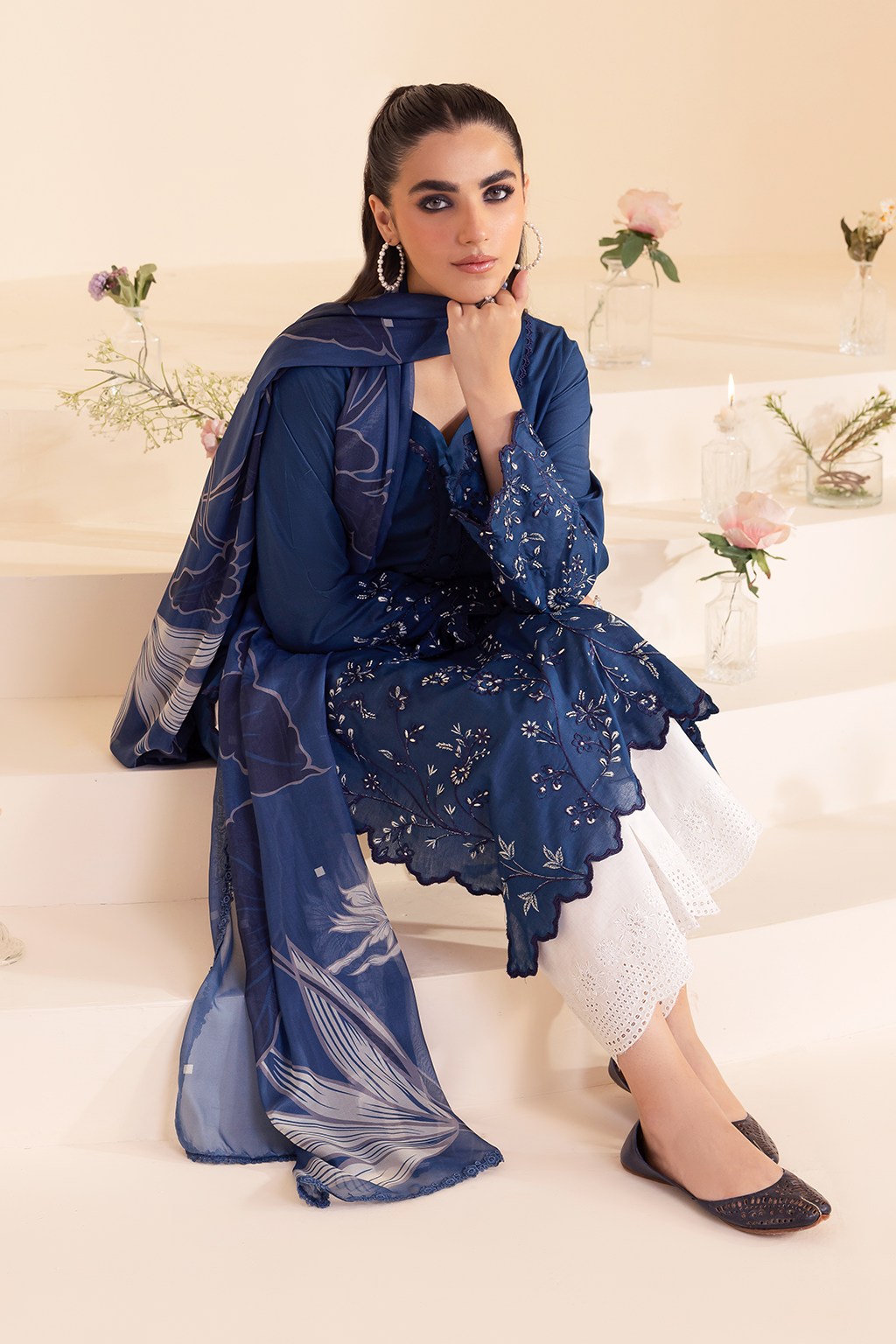 UE-260 Embroidered Lawn