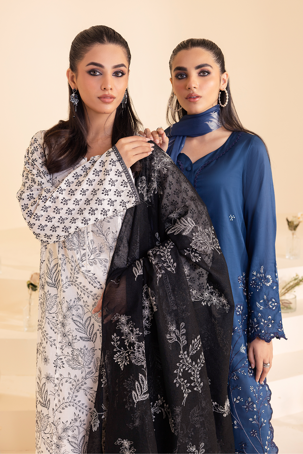 UE-260 Embroidered Lawn