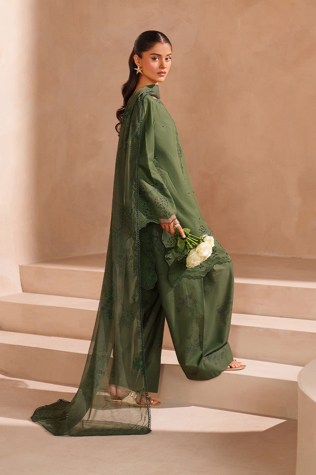 UE-603 Embroidered Lawn