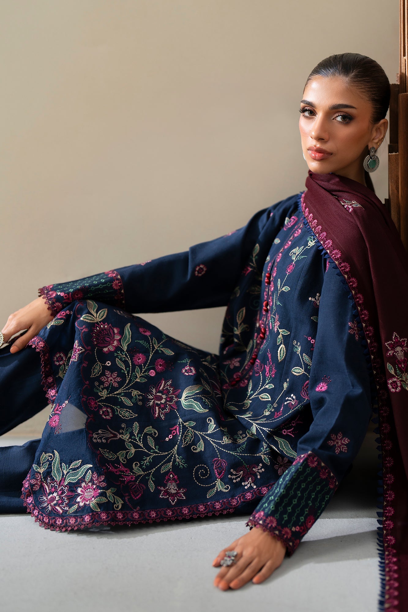 EMBROIDERED SUIT (E0815/203/618)