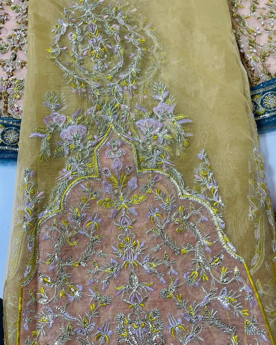 Faiza Saqlain – Mahveen Style