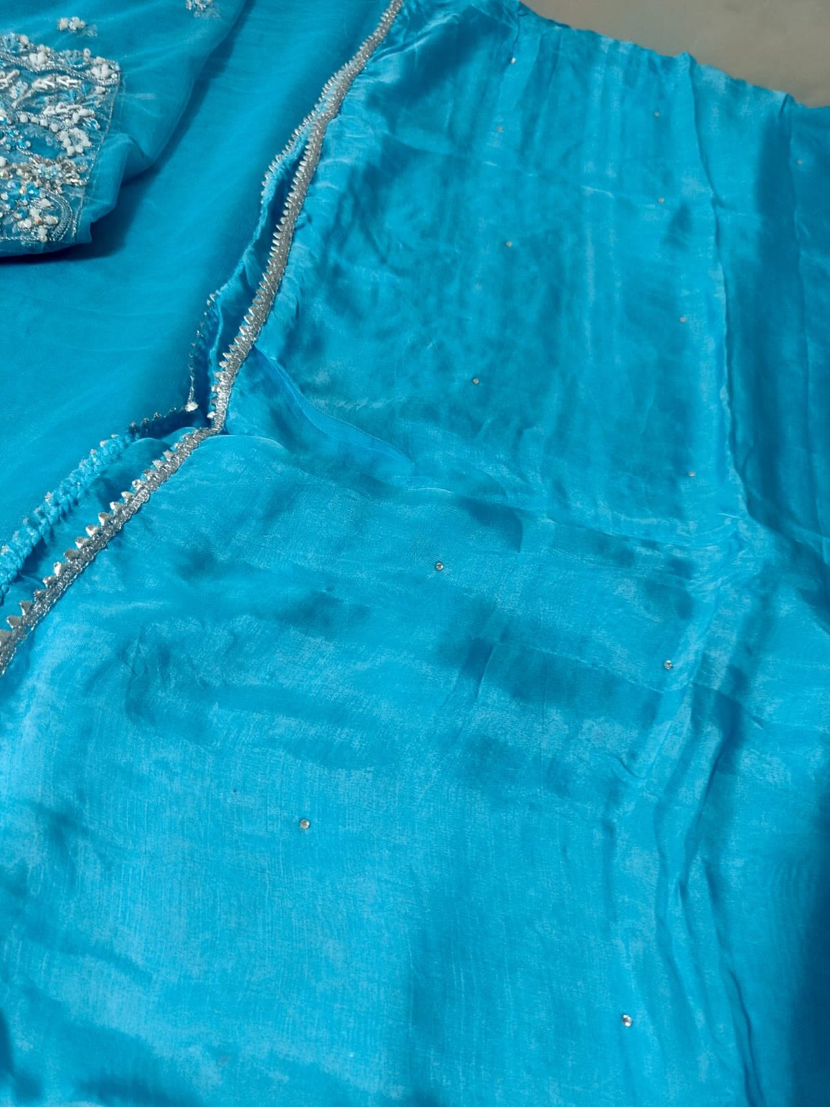 Sara Rohale Asghar – Zumrud Ayin Style