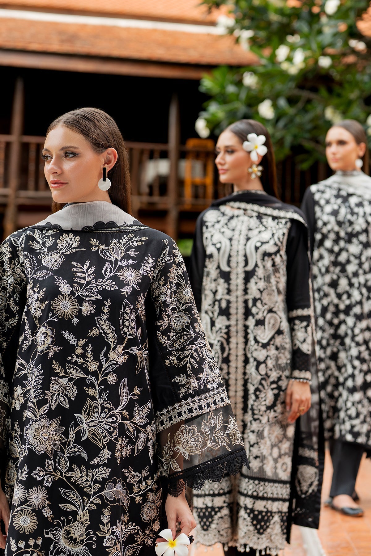 EMBROIDERED LAWN UF-4196