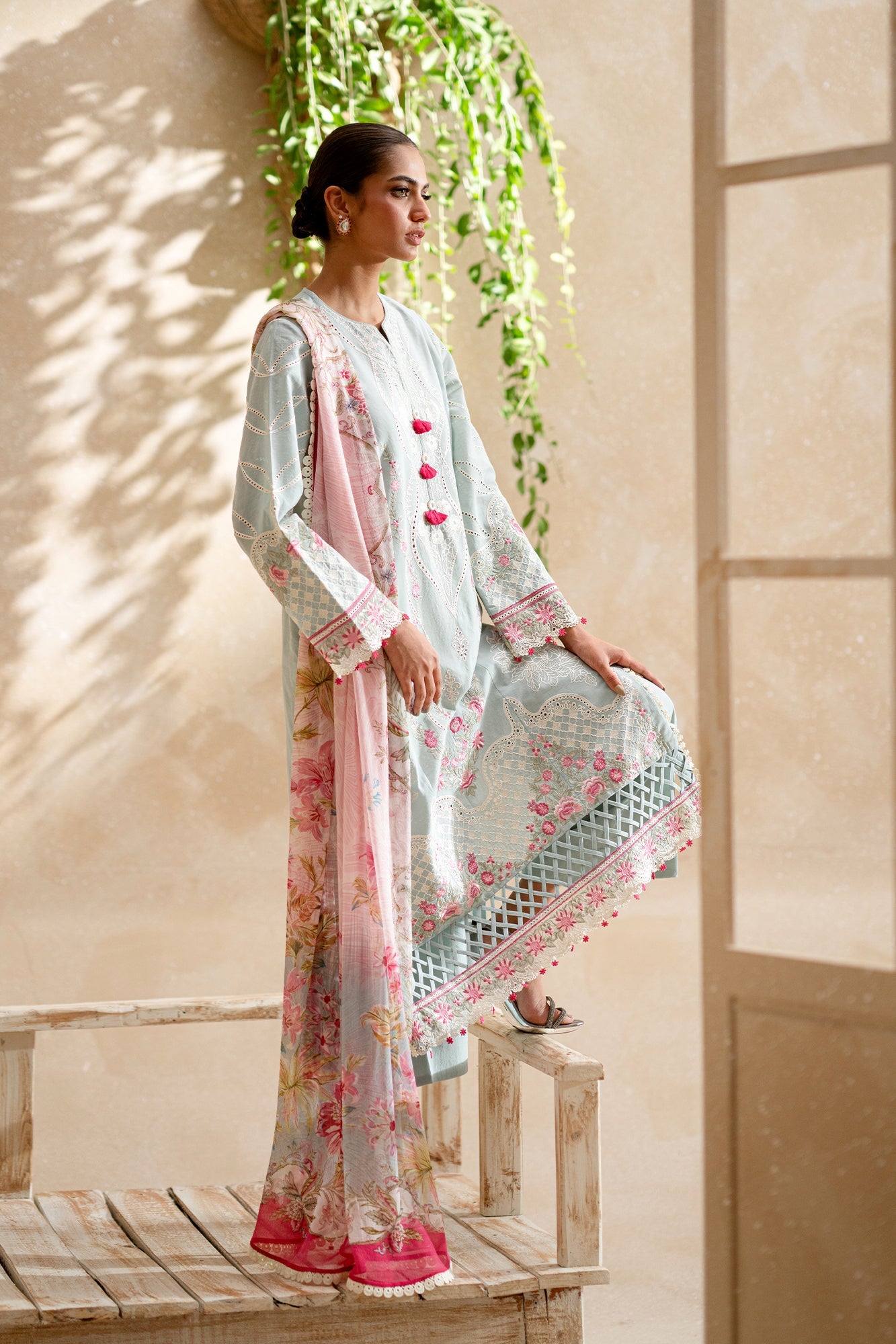 EMBROIDERED LAWN SUIT (E0552/203/721)