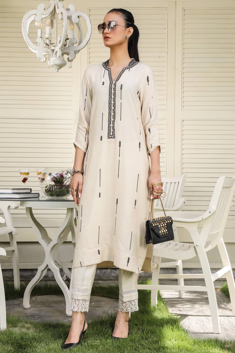 Ivory dotted Lines