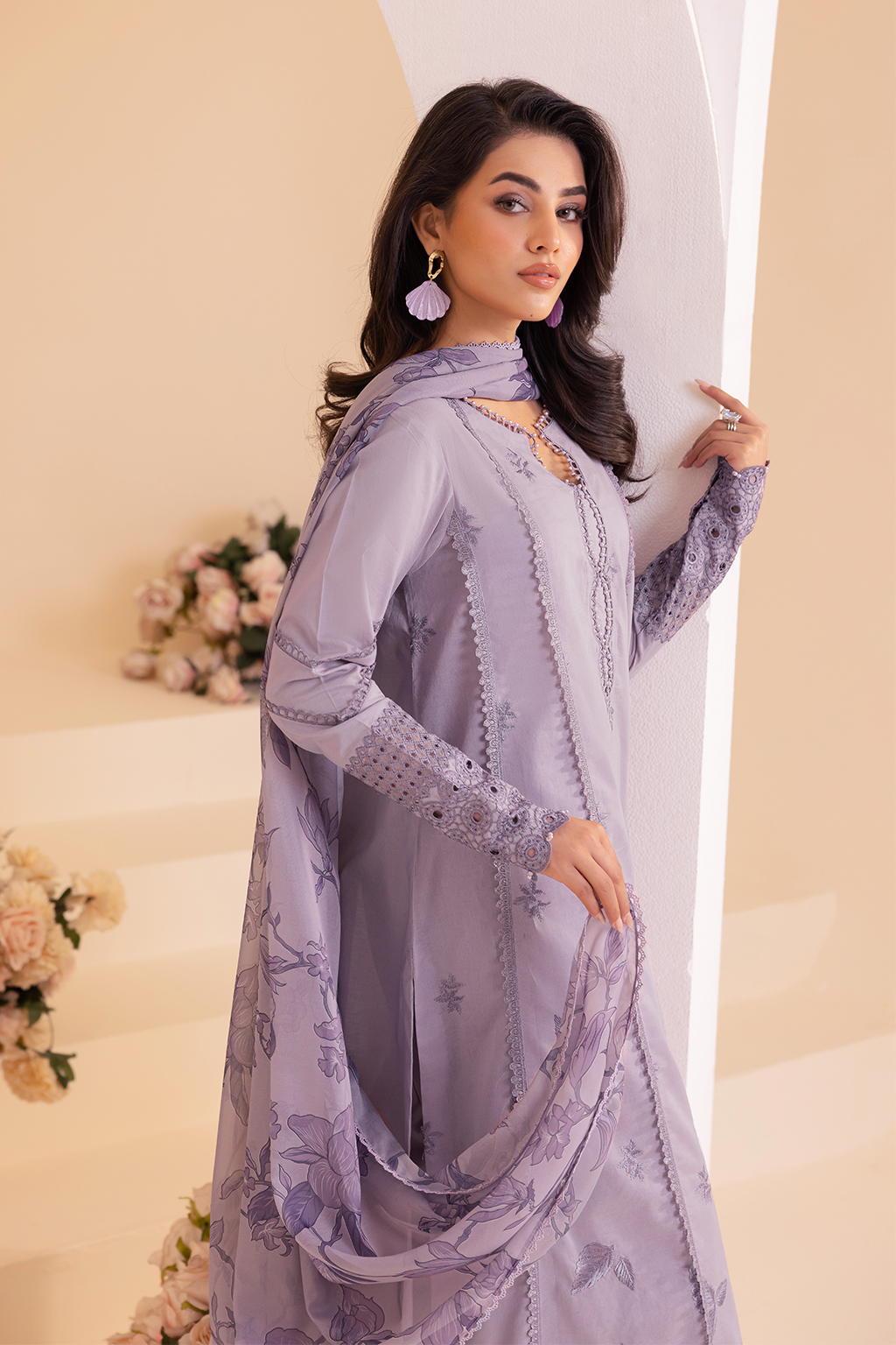 UE-252 Embroidered Lawn