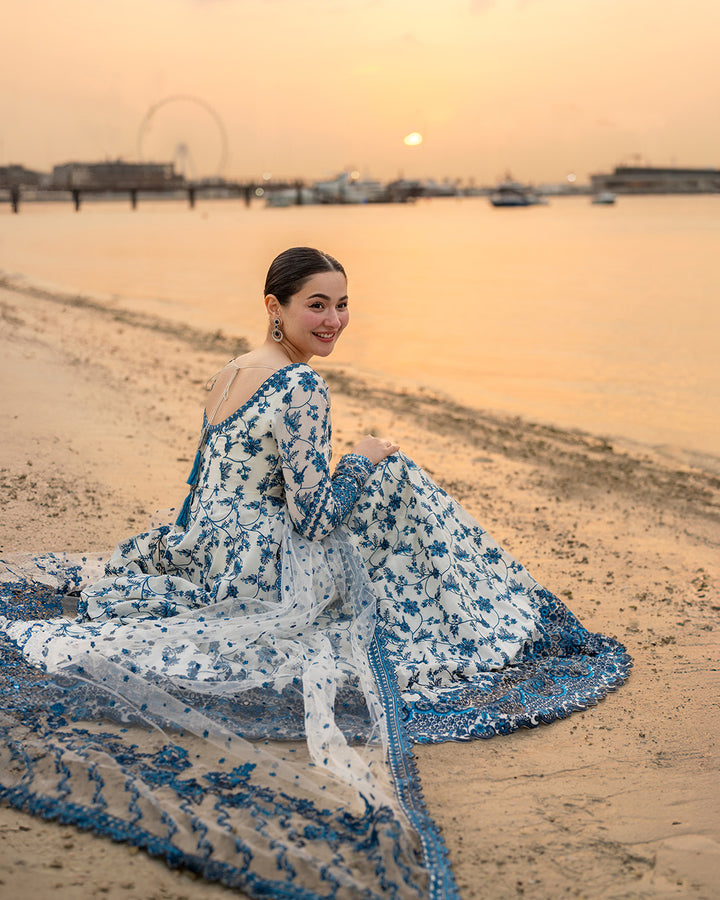 Faiza Saqlain – Jehona Style (Blue & White)