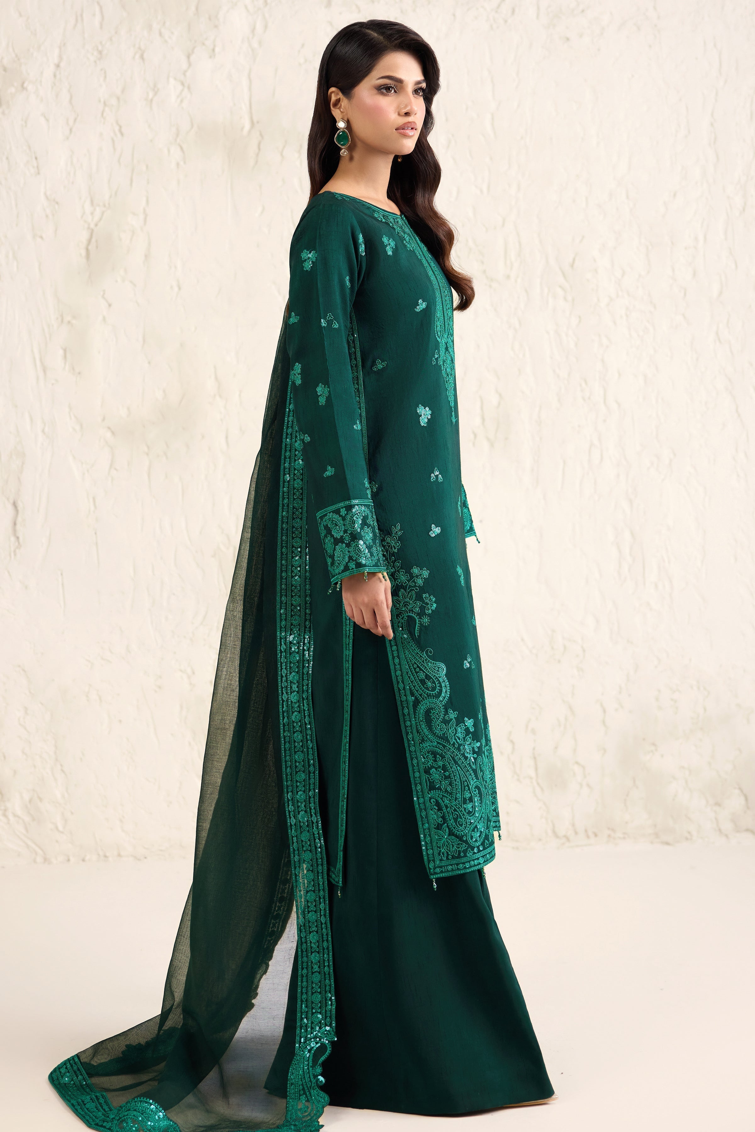Farasha – Emerald Luxe Style