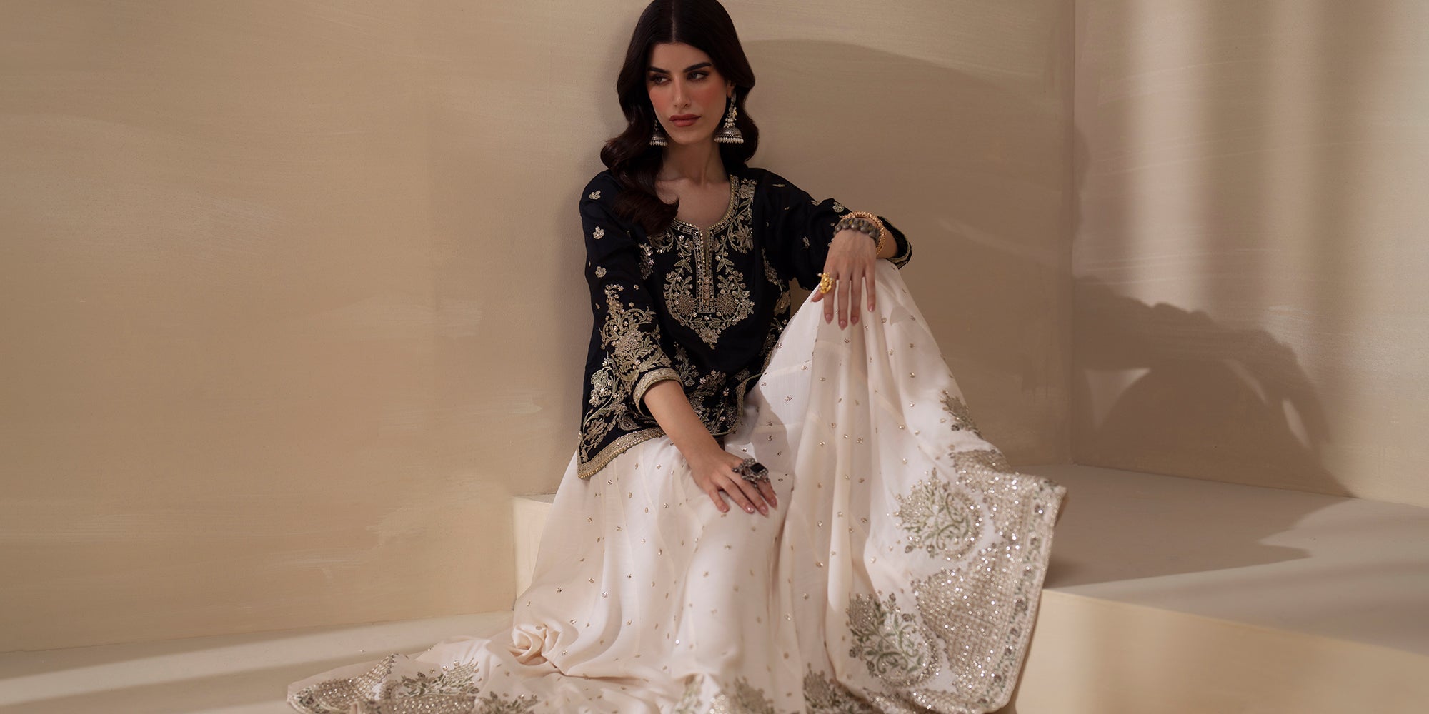 EMBROIDERED SUIT (E0940/104/901)