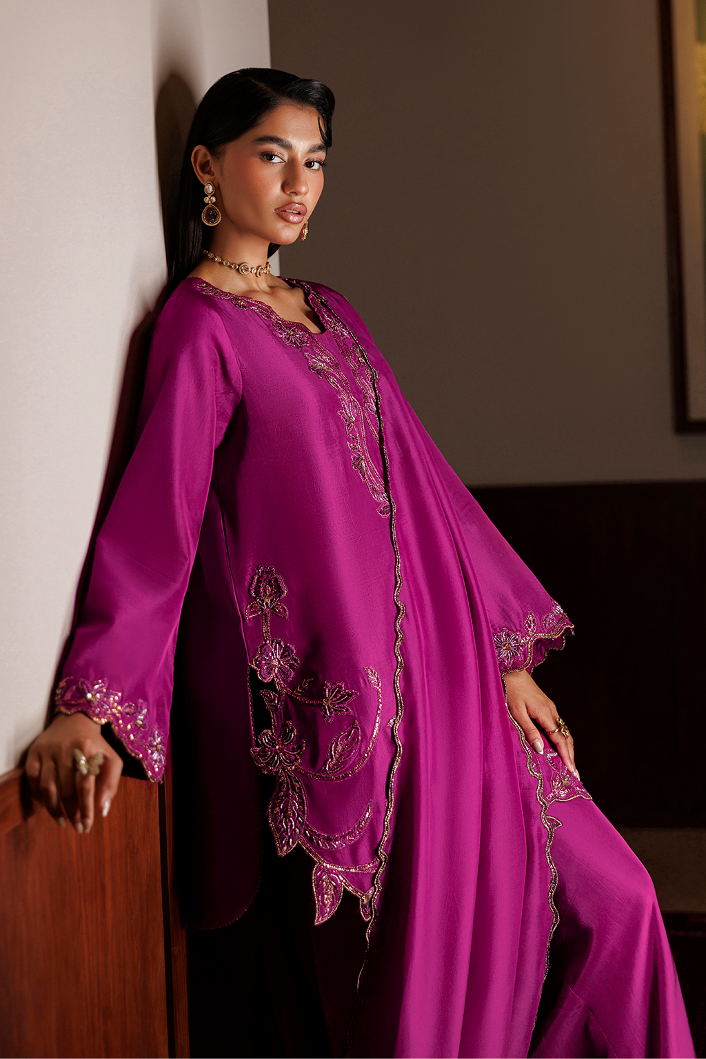 UE-722 Embroidered Ramen Silk