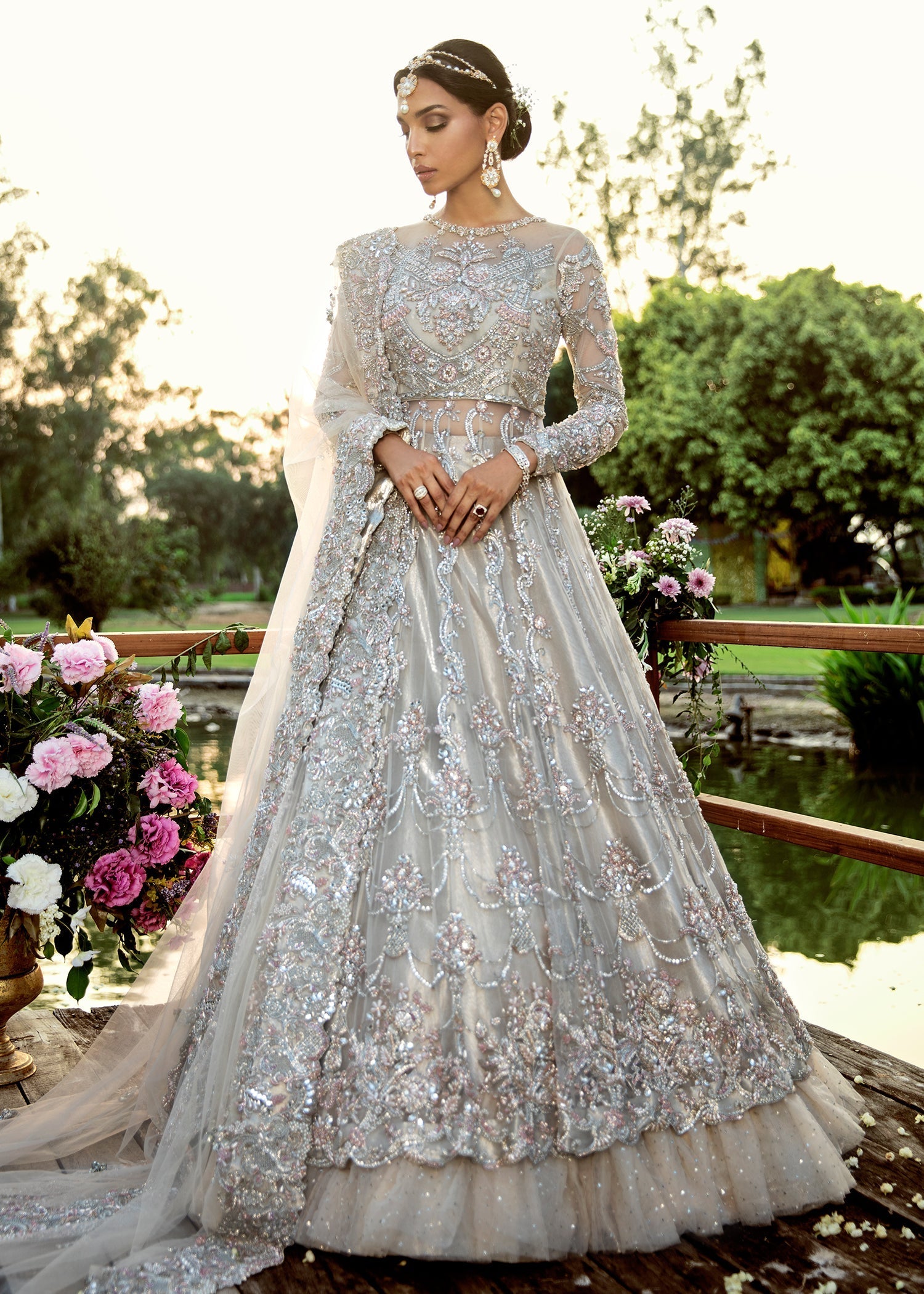 sadaf-fawad-khan-pool-44731281