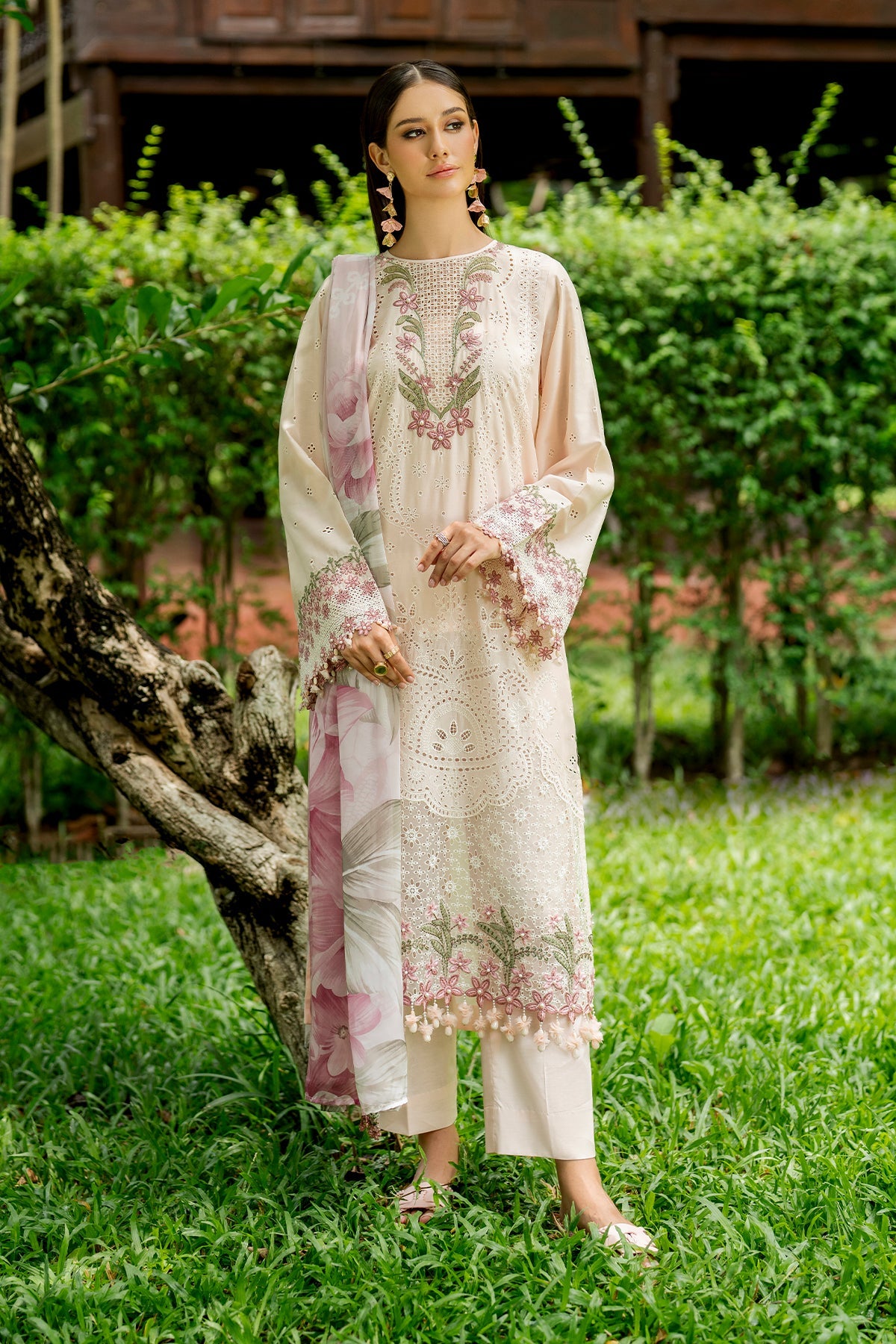 EMBROIDERED LAWN UF-4272