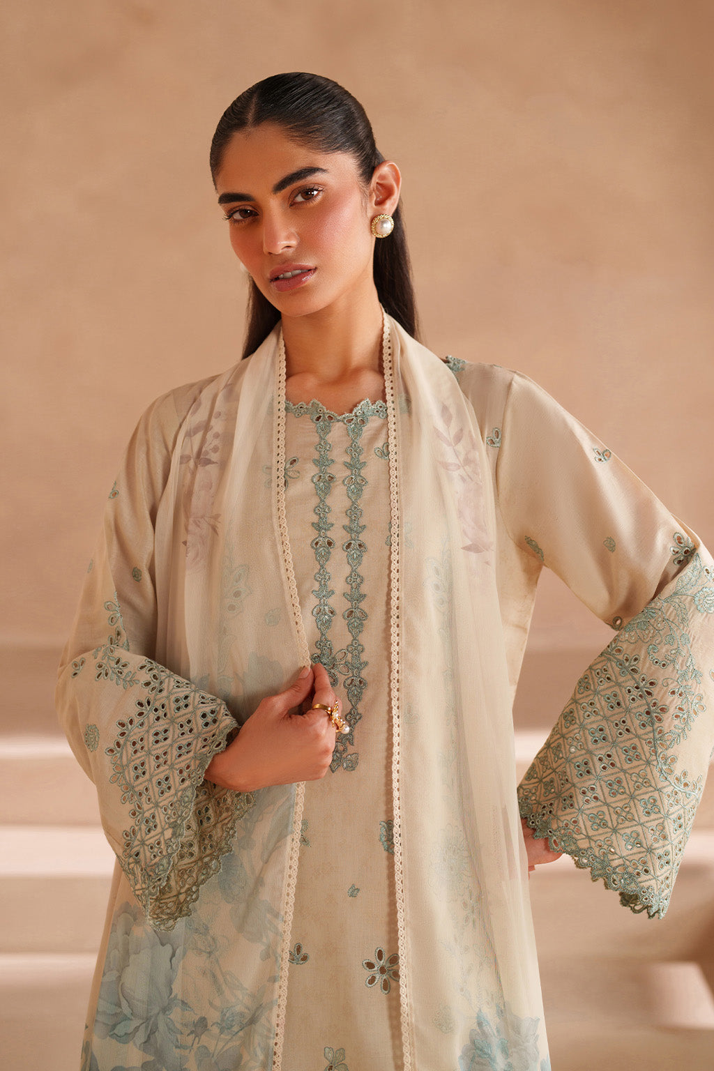 UE-605 Embroidered Lawn - UE-605-EMBROIDERED-LAWN-1