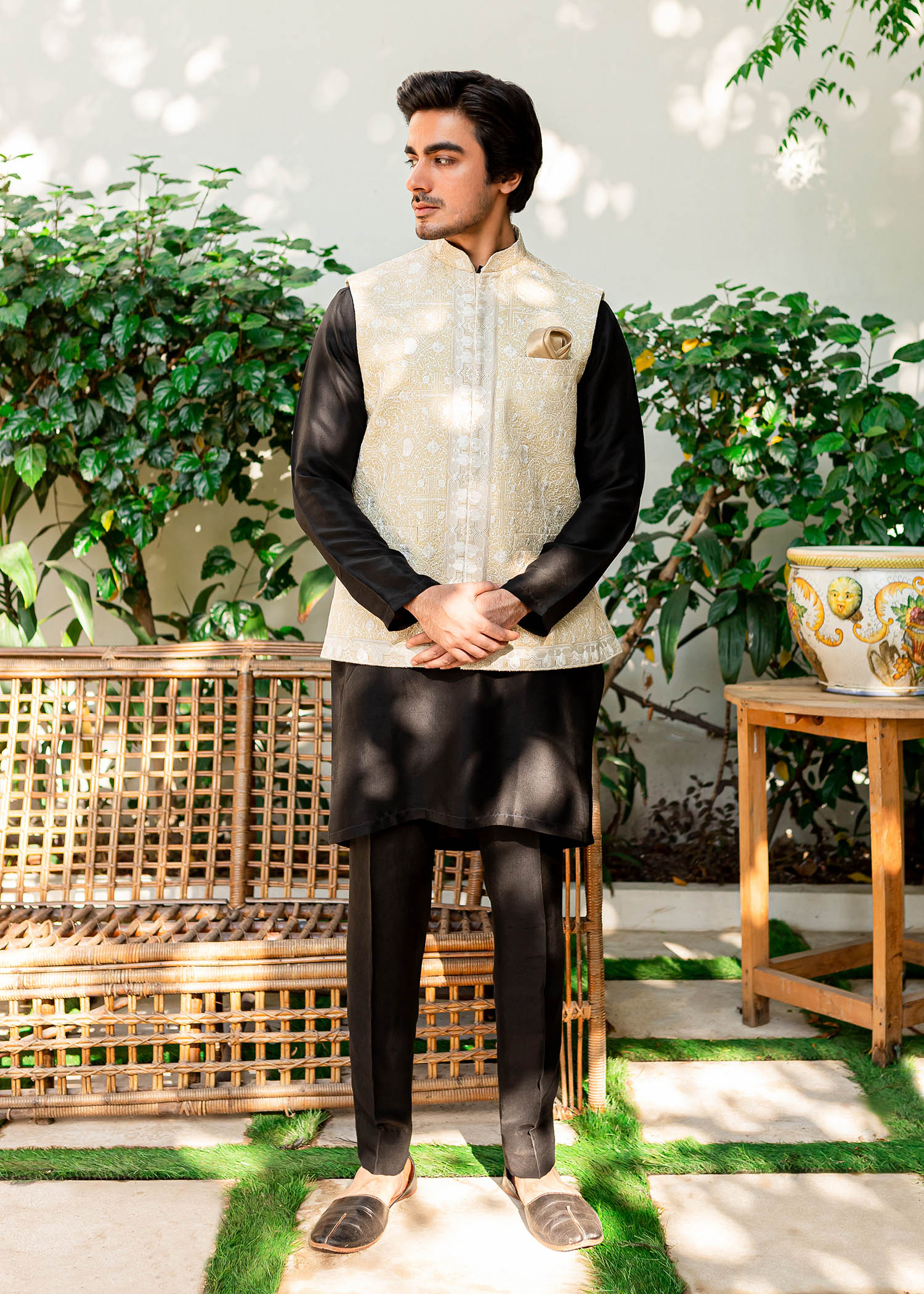 sadaf-fawad-khan-pool-88107078