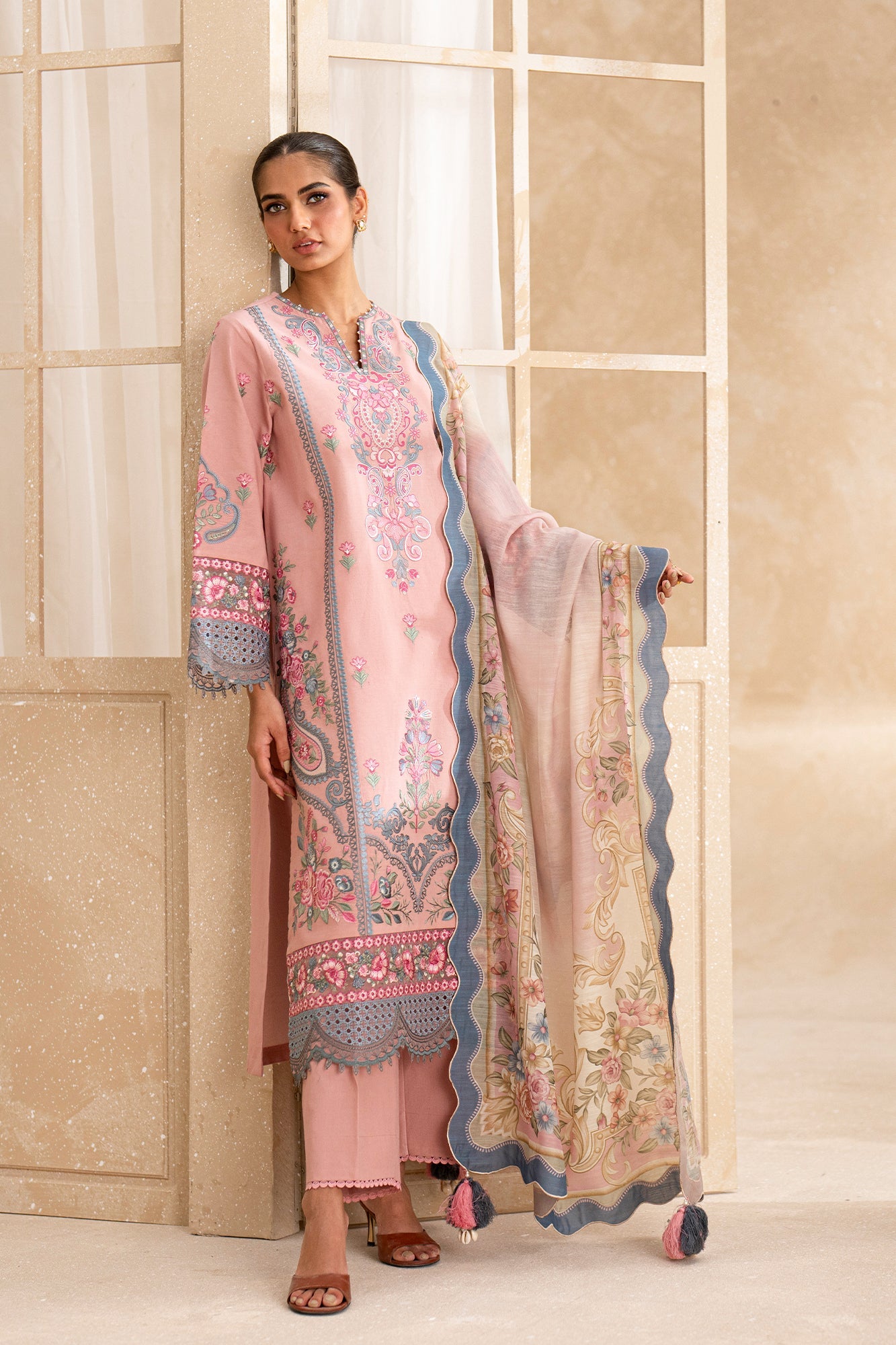 EMBROIDERED LAWN SUIT (E0551/203/327)