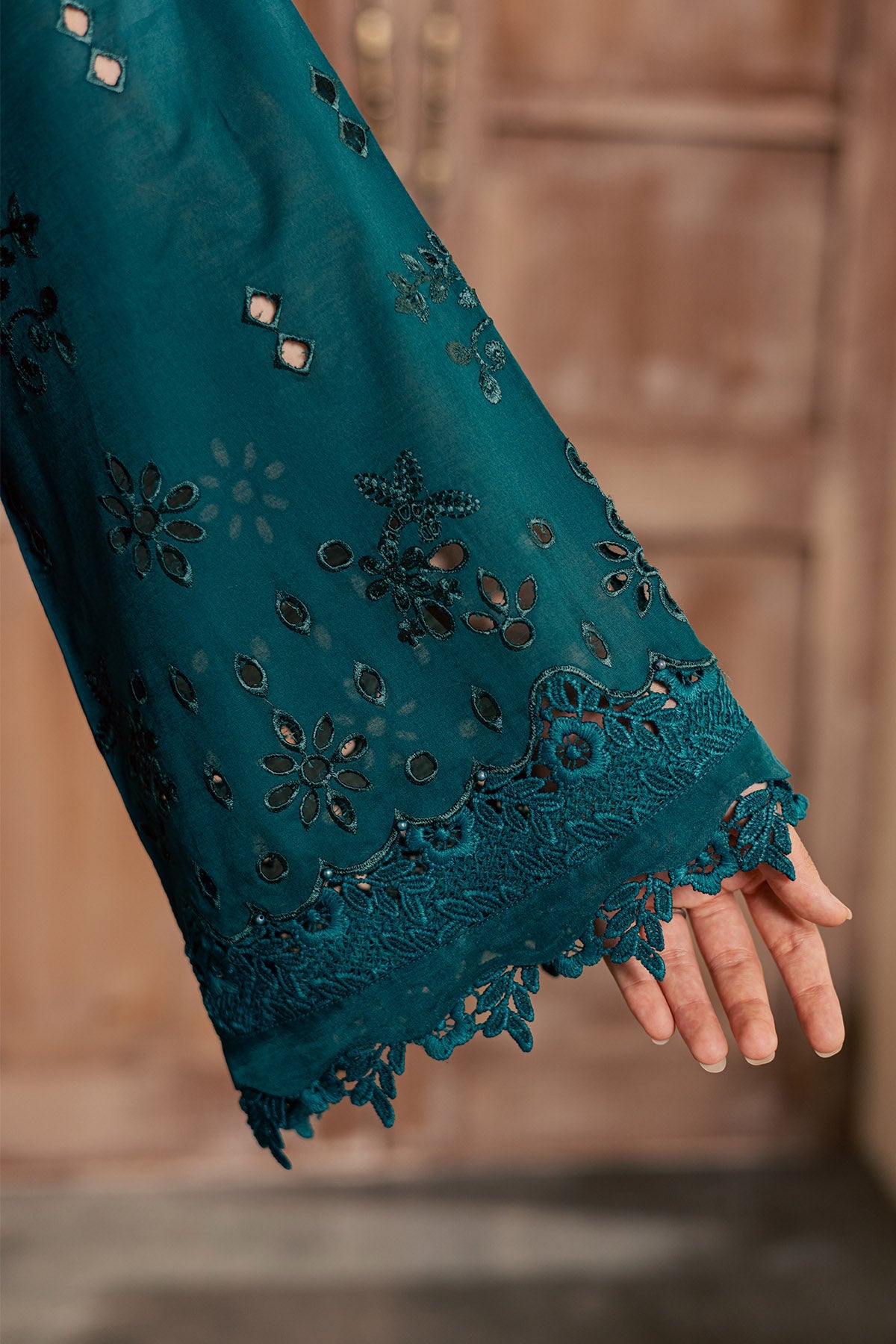 https://cdn.shopify.com/s/files/1/0551/9487/8152/files/6_3971027f-545f-4a15-b7c3-30032561d91e.jpg?v=1778185286