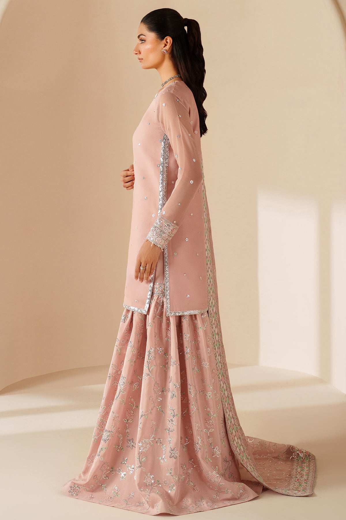 Farasha – Serene Petal Style