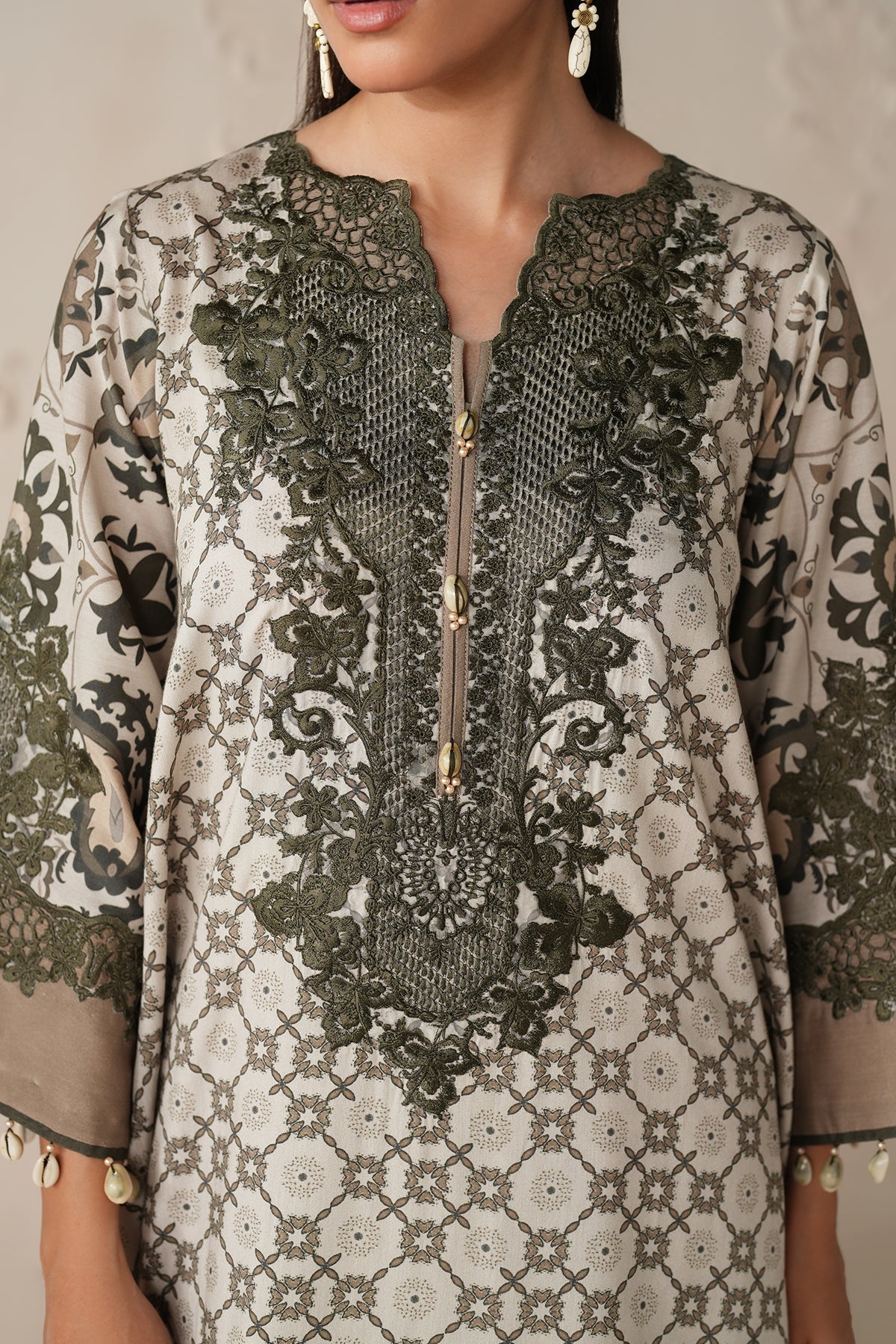 EMBROIDERED PRINTED VISCOSE UF-4302