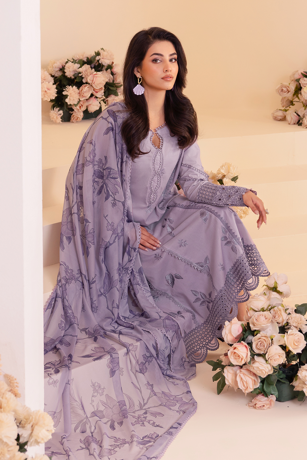 UE-252 Embroidered Lawn