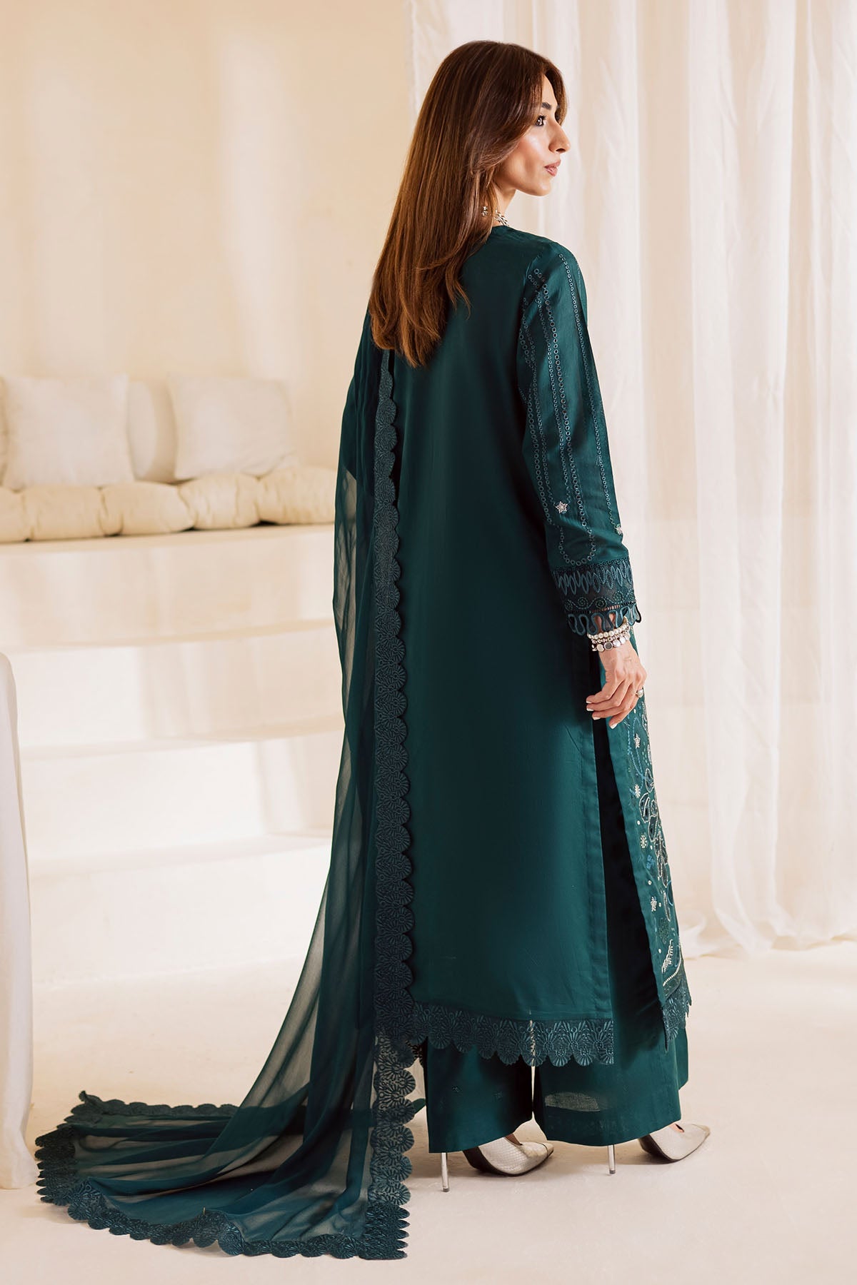 https://cdn.shopify.com/s/files/1/0551/9487/8152/files/6_09a01b72-dacf-414e-be03-bf1b6dd5e2be.jpg?v=1752049477