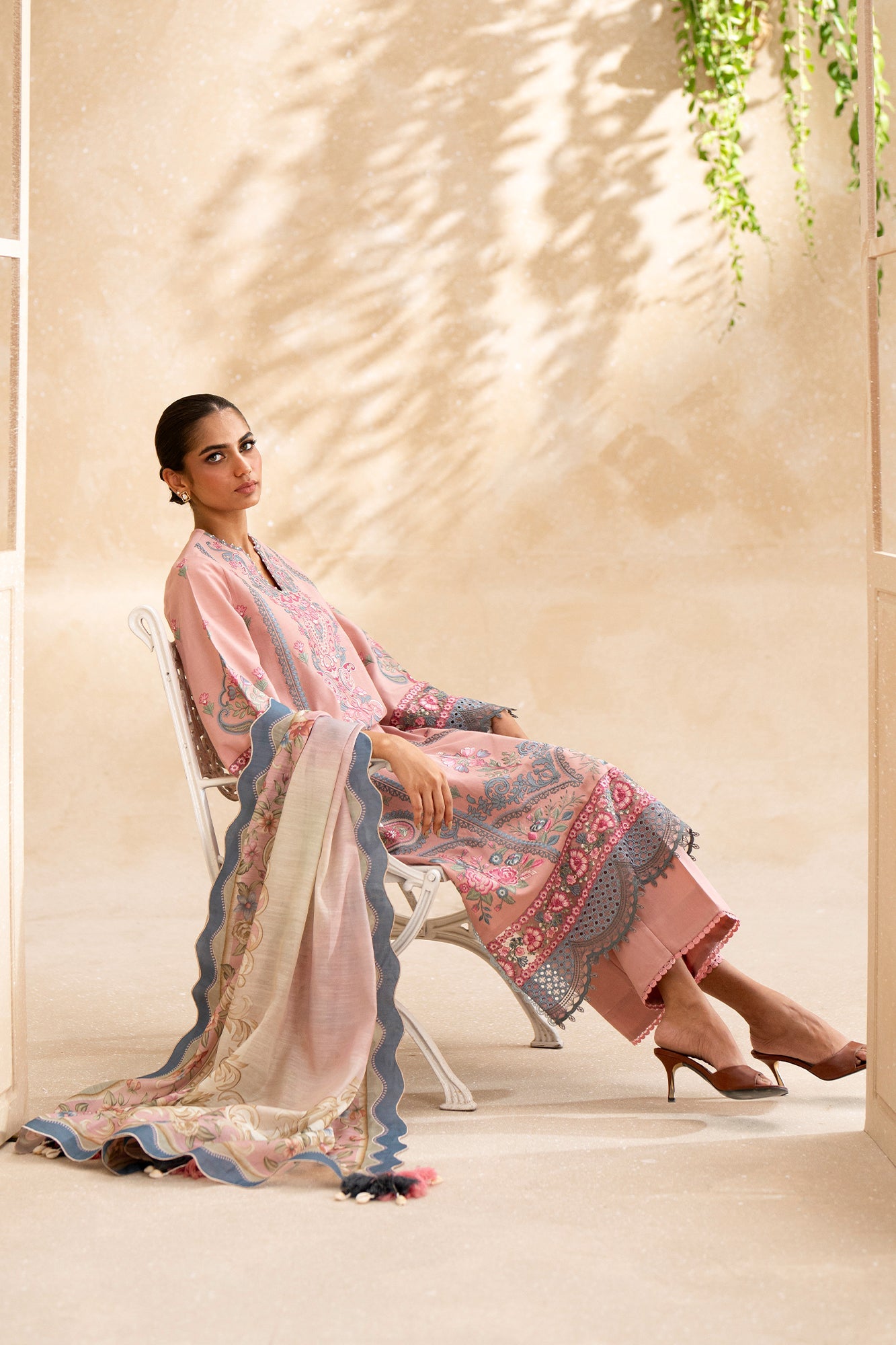 EMBROIDERED LAWN SUIT (E0551/203/327)