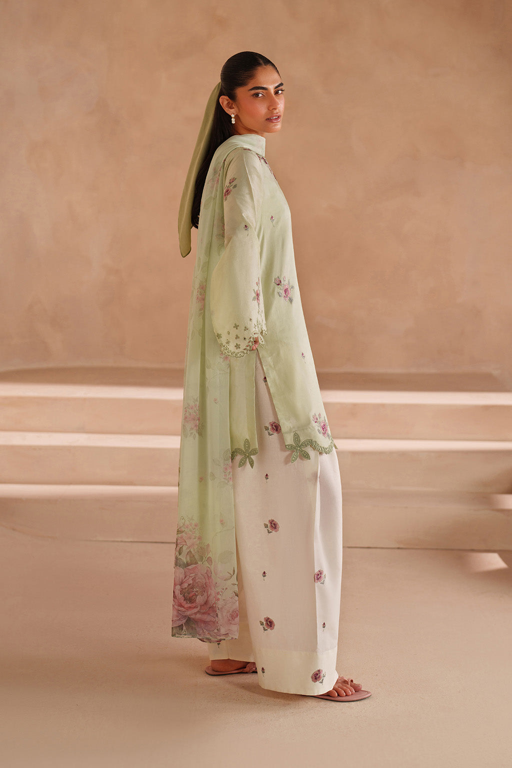 UE-606  Embroidered Lawn