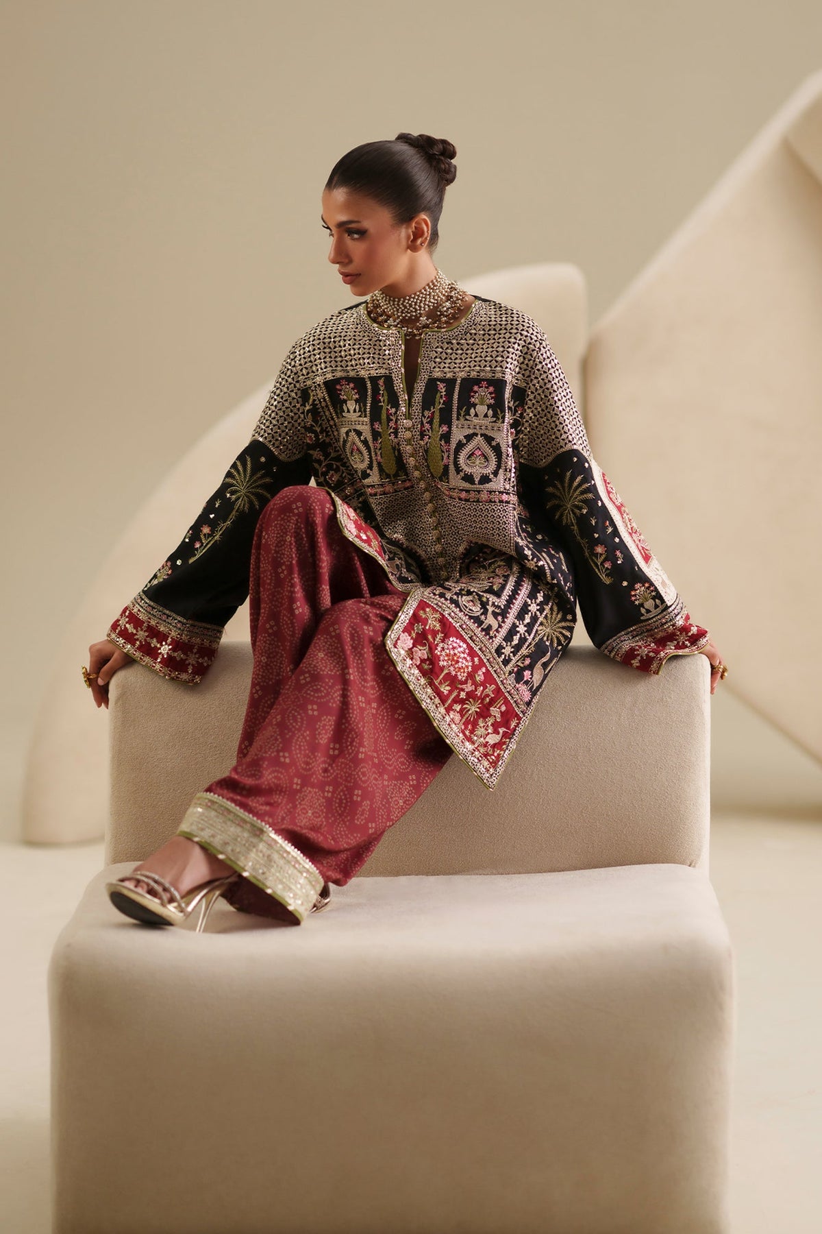EMBROIDERED SUIT (E1080/104/902)
