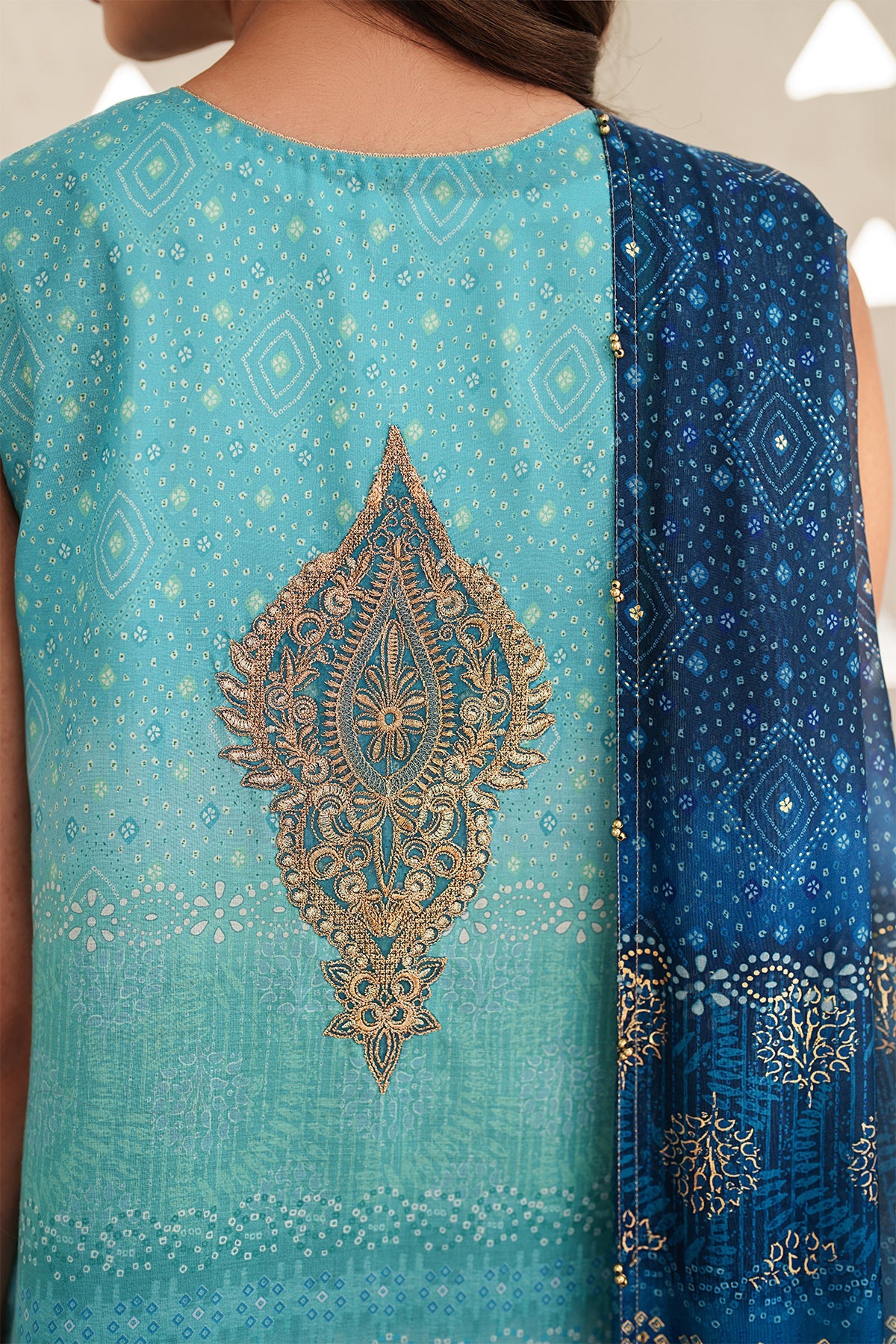EMBROIDERED LAWN UF-4400