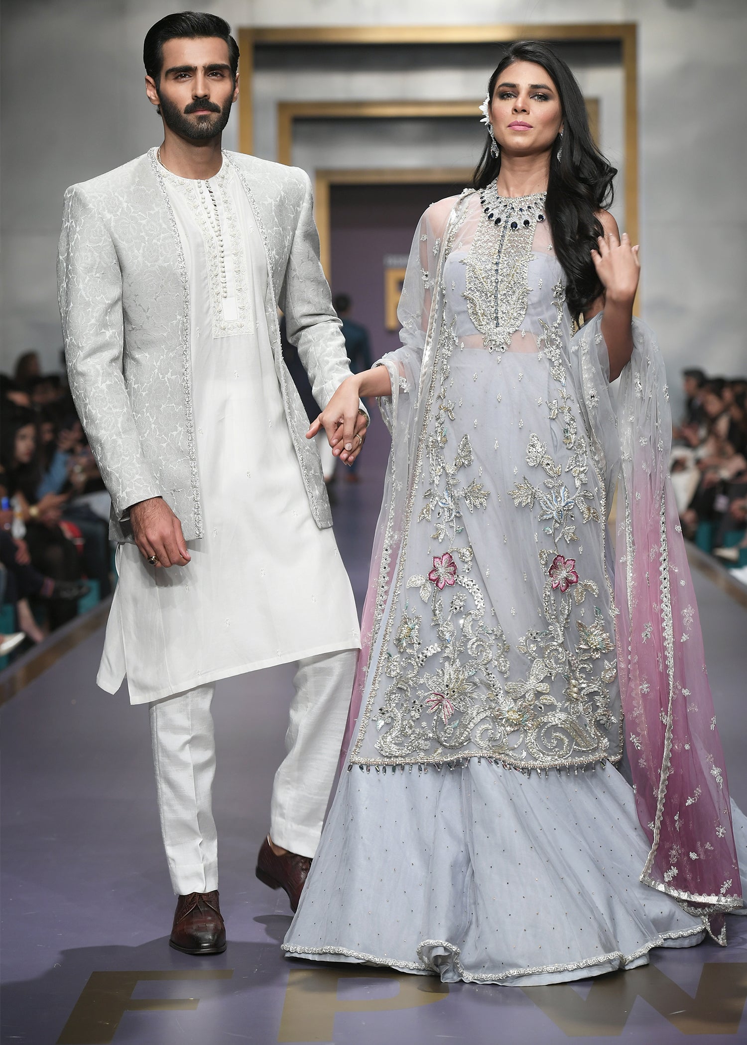 sadaf-fawad-khan-pool-89592943